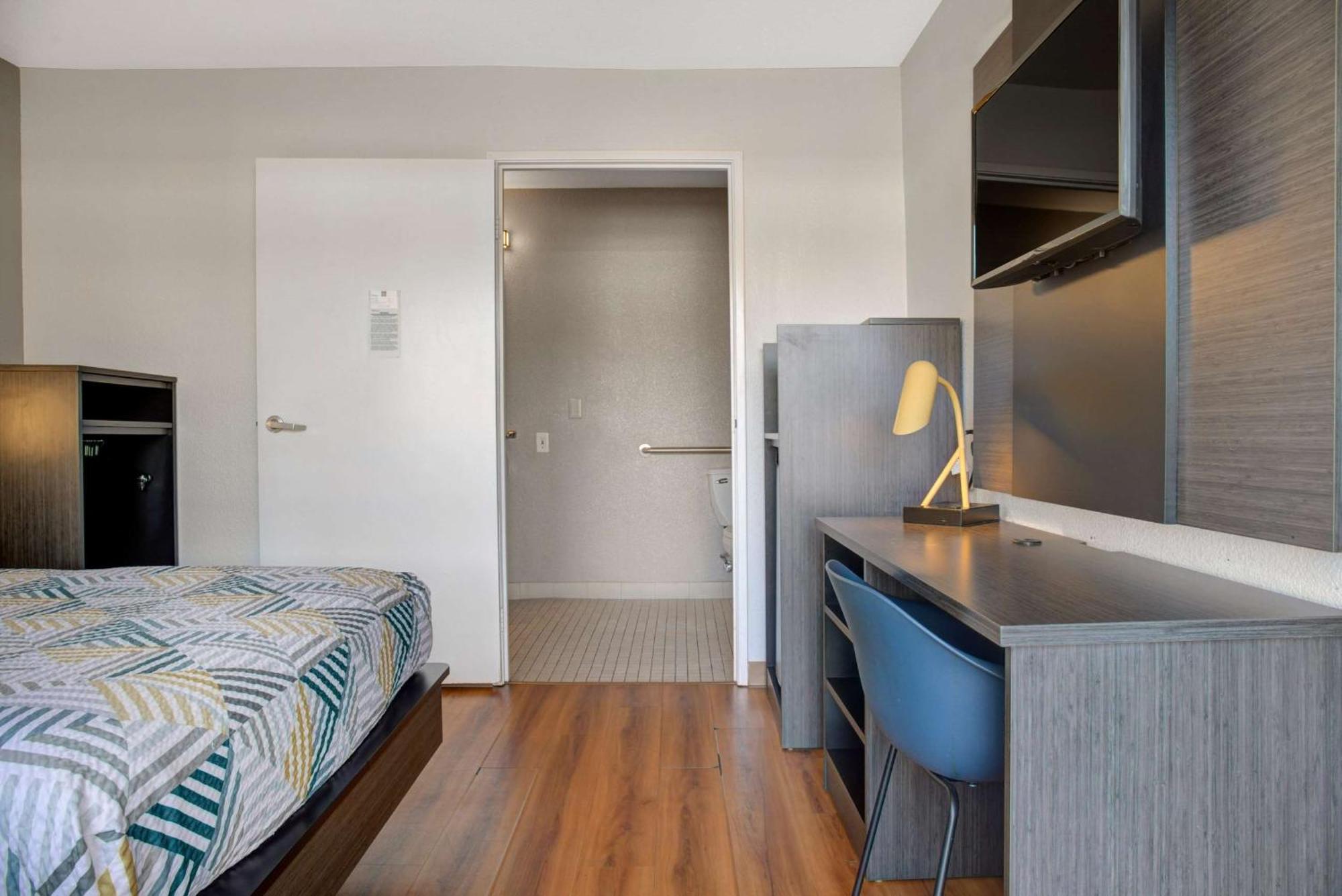 Double Room - Disability Access - Non-Smoking