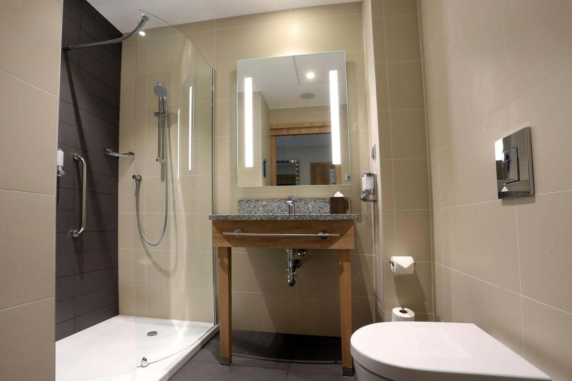 Twin Room with City View