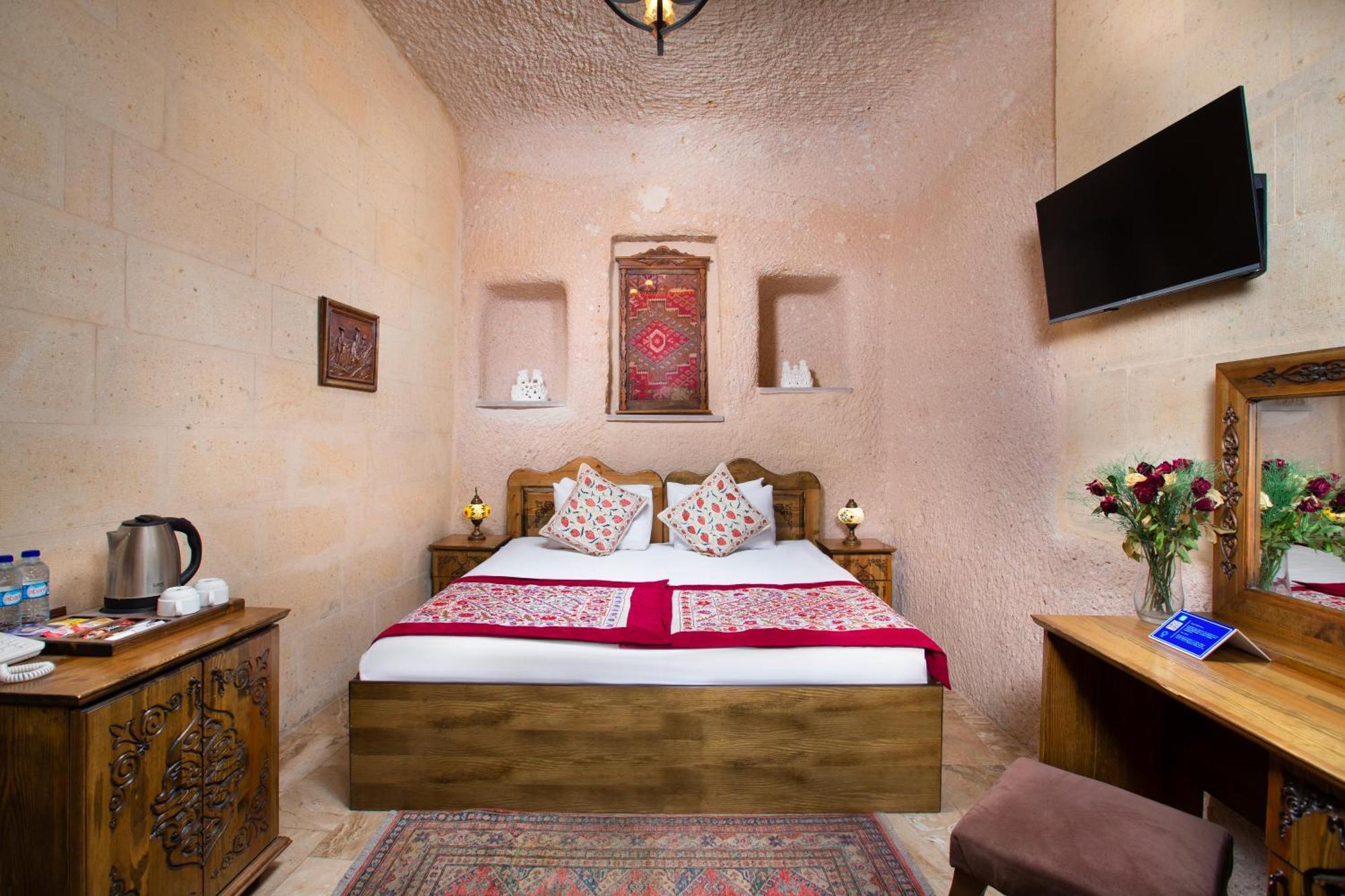 Deluxe Cave Suite