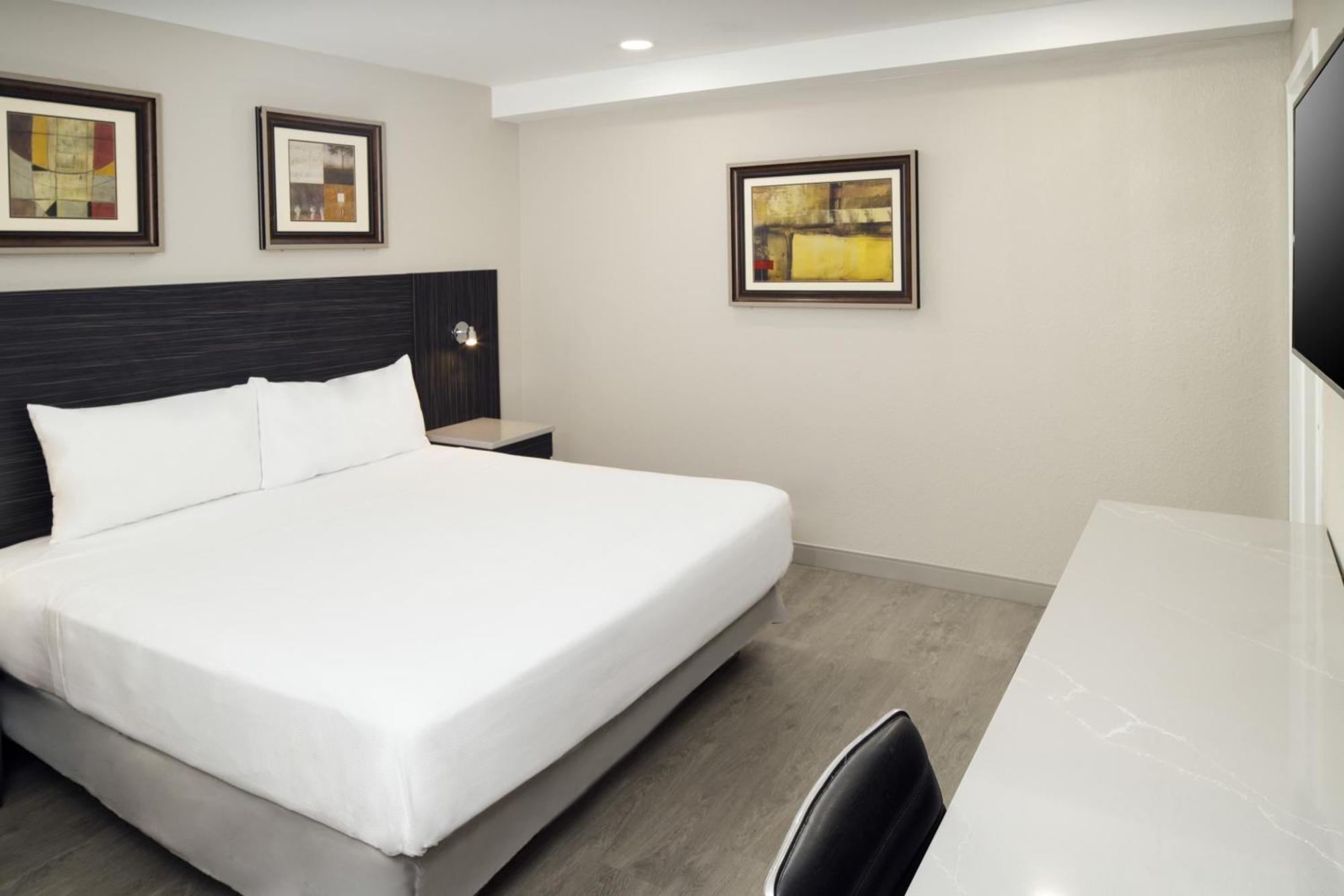 Standard King Room - Non-Smoking