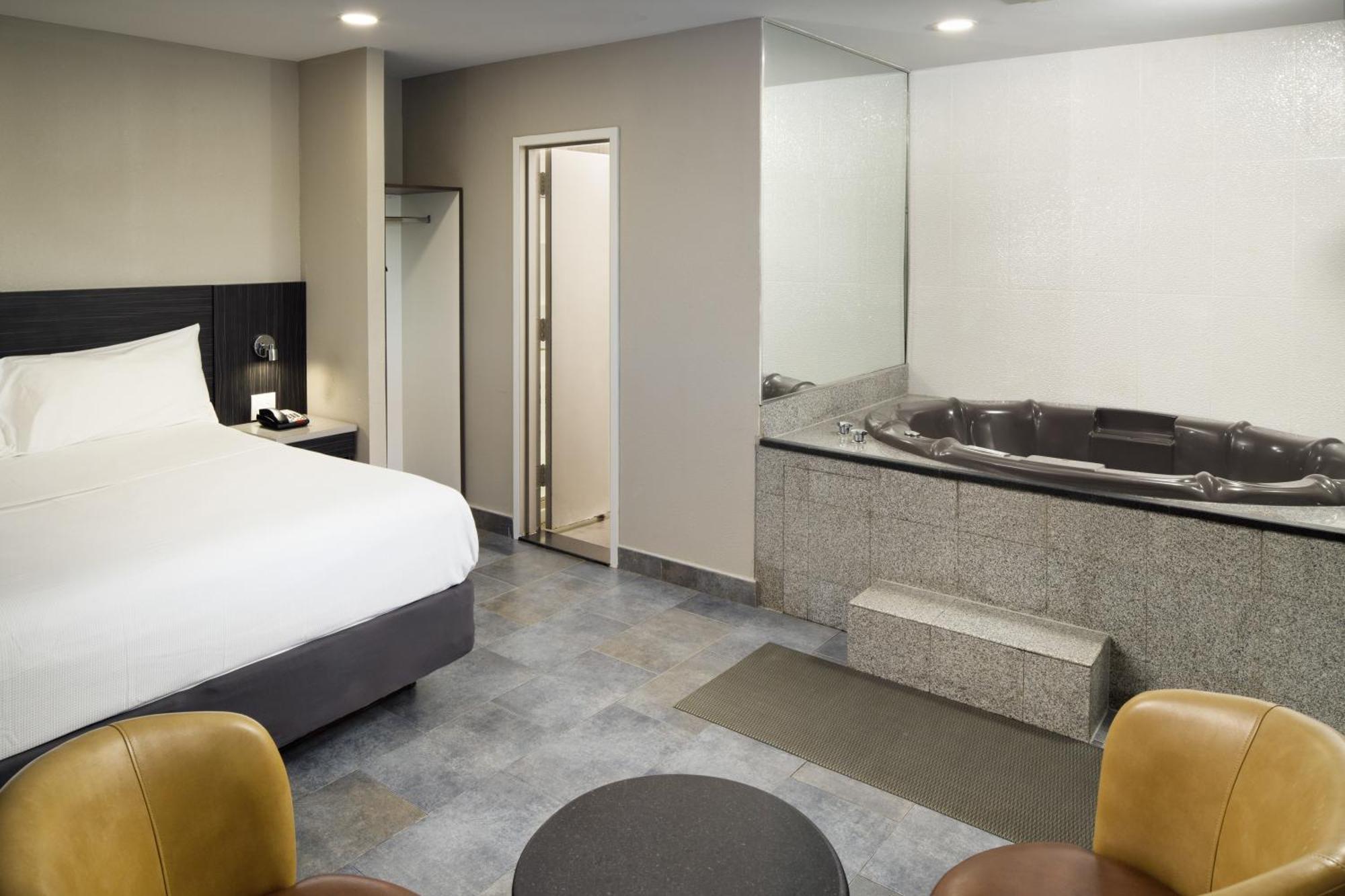 King Room with Spa Bath - Smoking