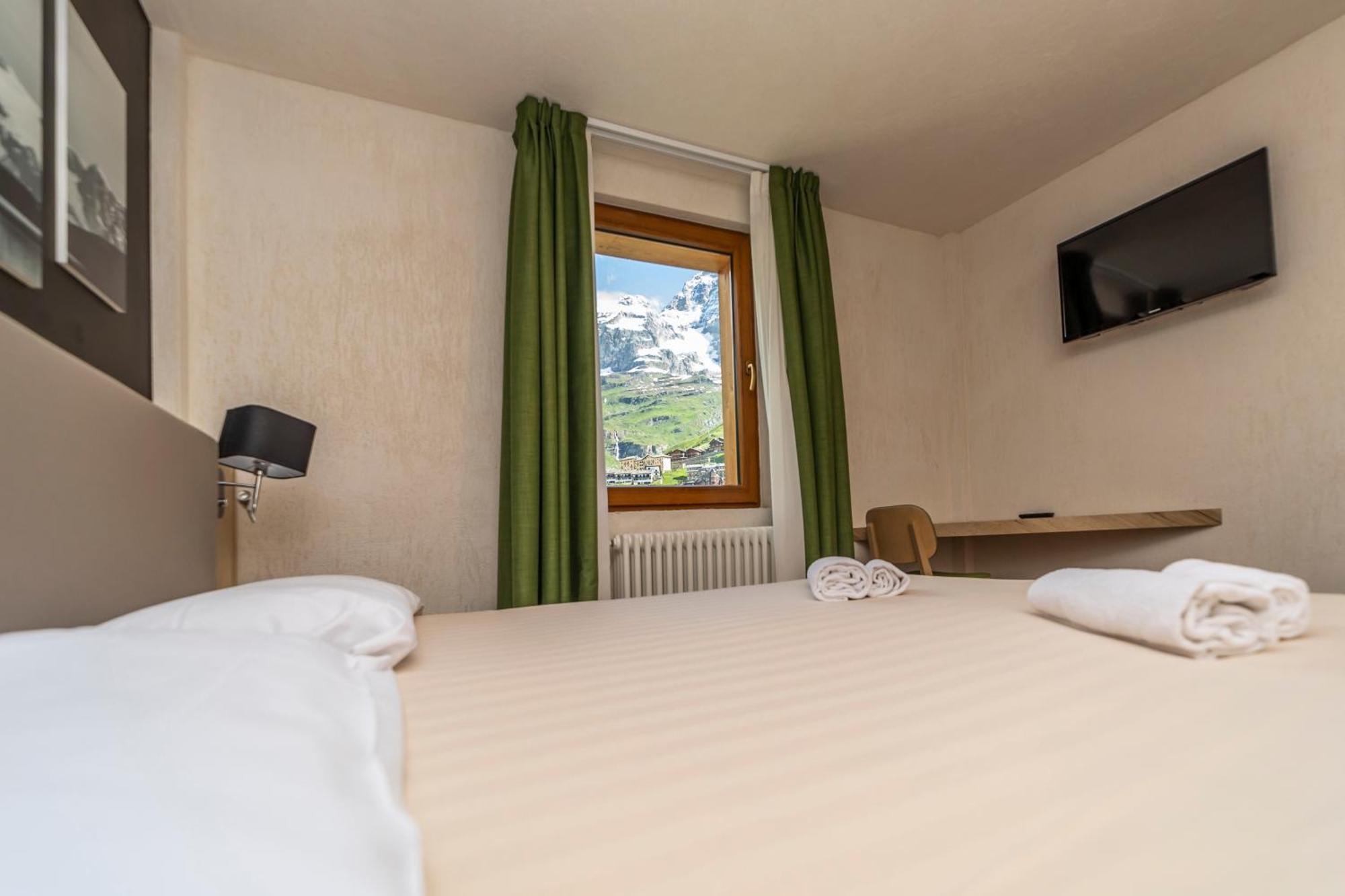Superior Double or Twin Room with Mountain View