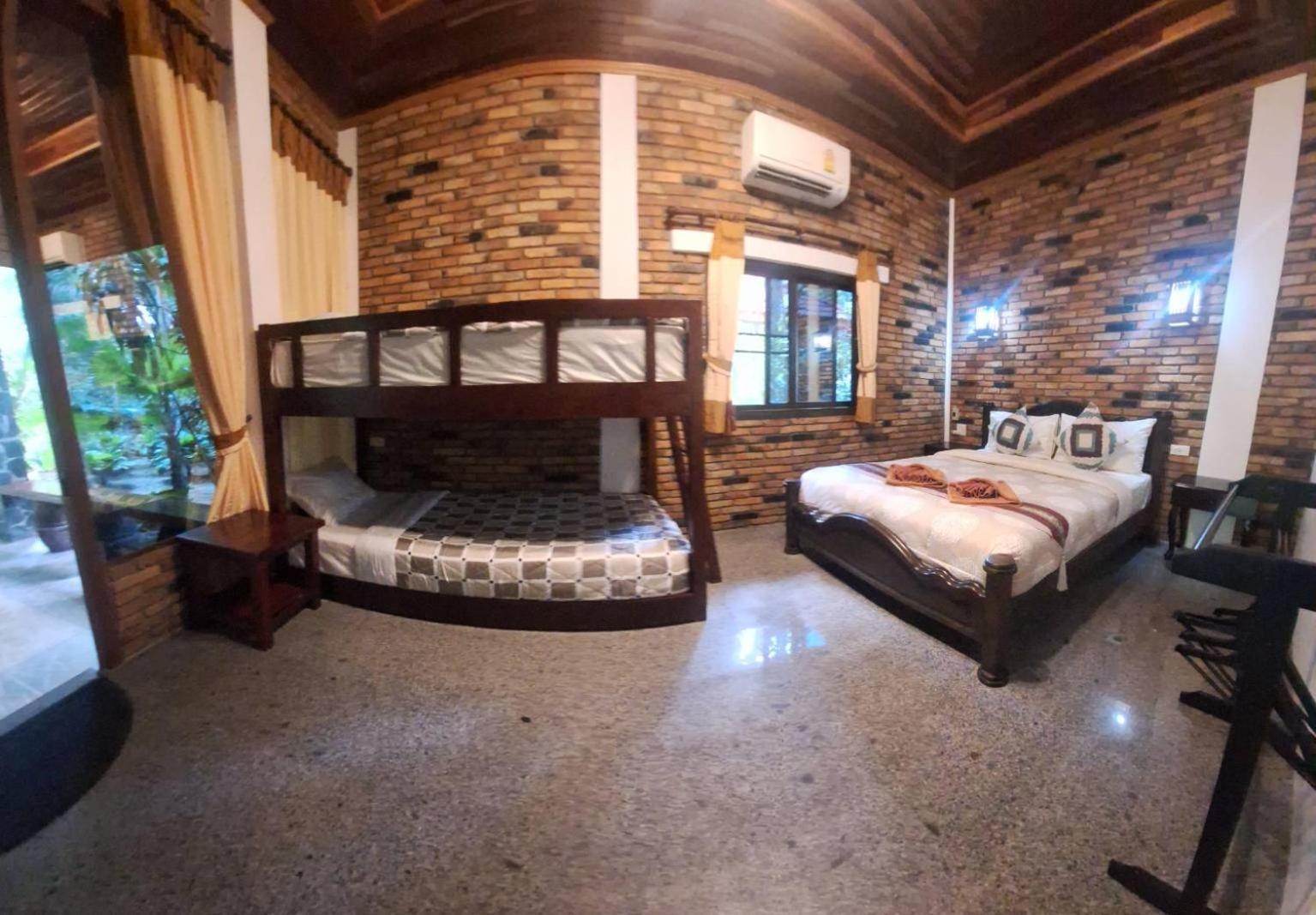Chambre Quadruple Économique avec Salle de Bains Commune