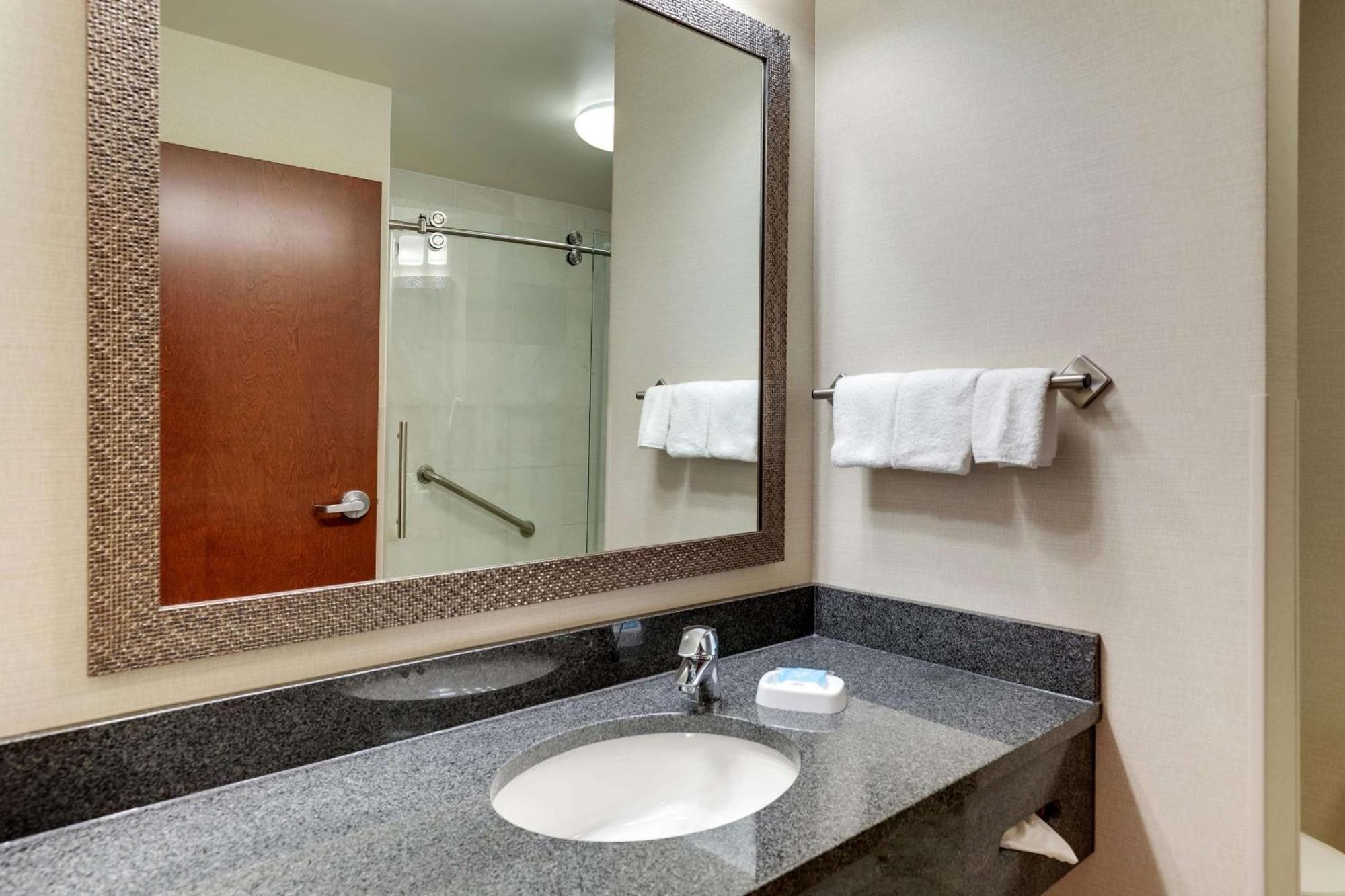 Deluxe King Room - High Floor