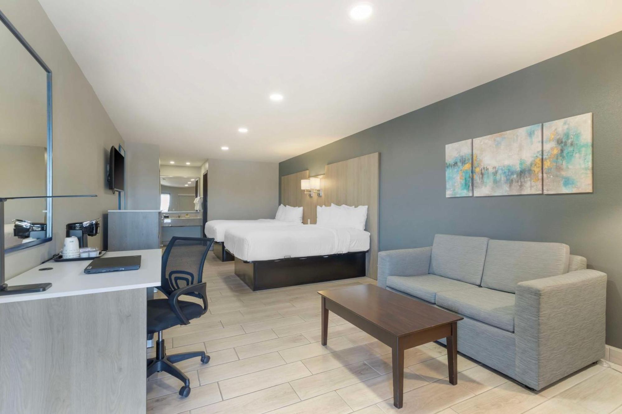 Junior Queen Suite with Two Queen Beds and Sofa Bed - Non-Smoking