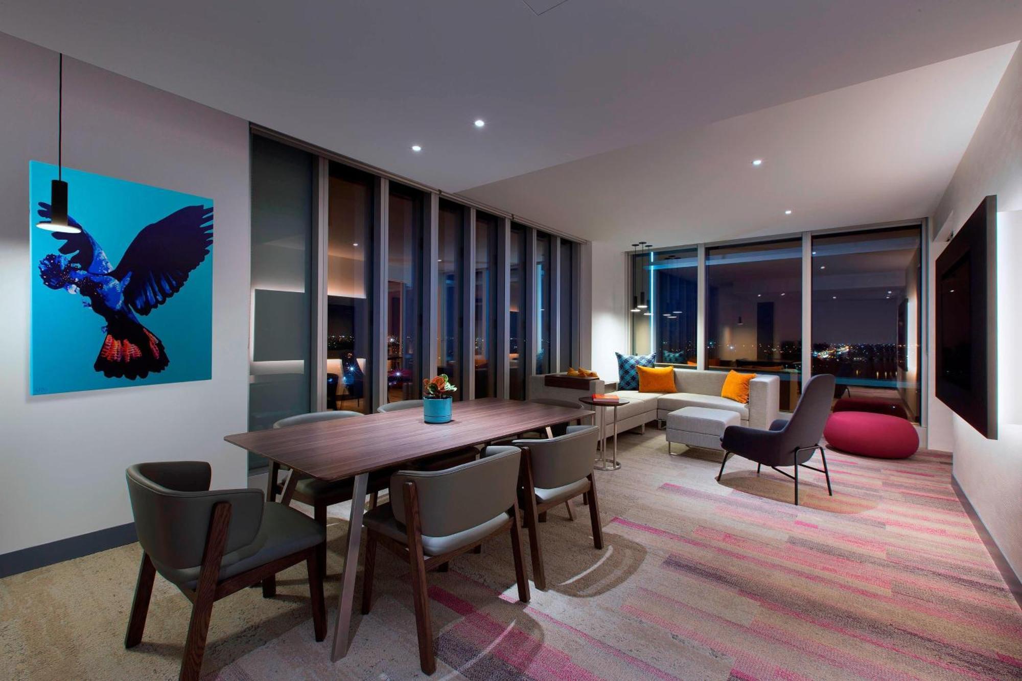 Savvy Suite 1 Bedroom Suite 1 King Swan River view