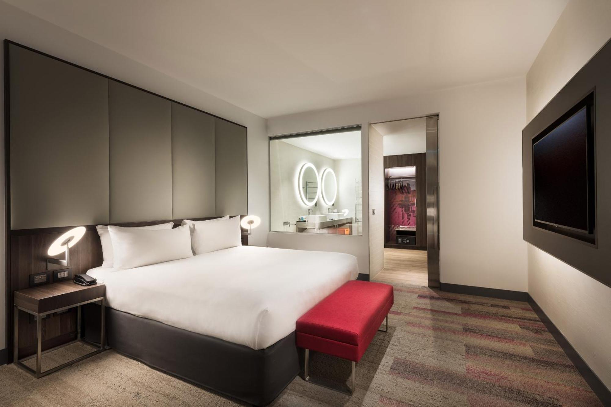 Savvy Suite 1 Bedroom Suite 1 King Swan River view