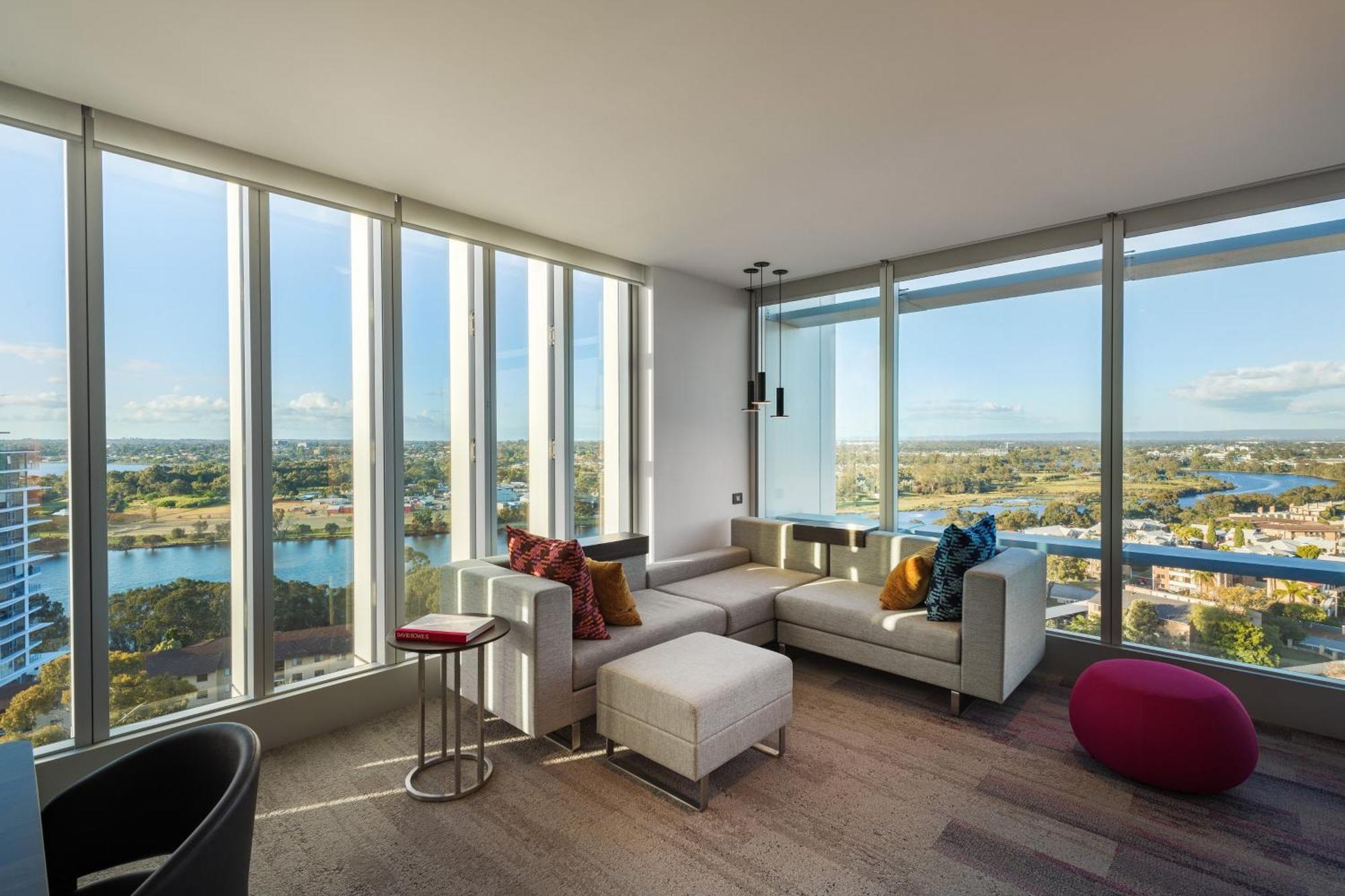 Savvy Suite 1 Bedroom Suite 1 King Swan River view