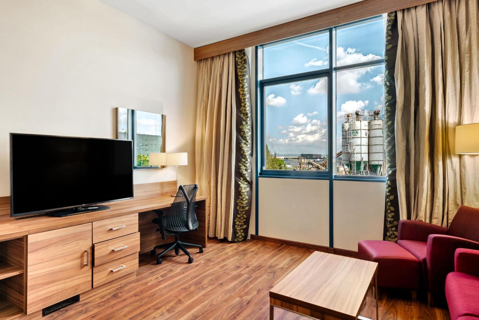 One-Bedroom King Suite,1758359571:JPEG