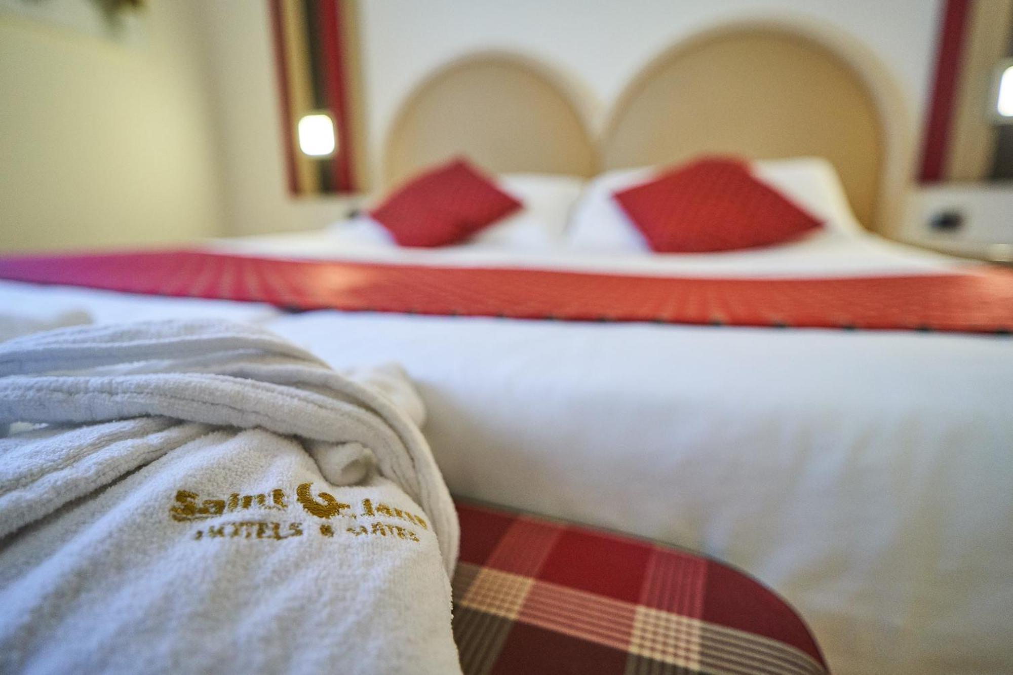 Superior Queen Room with Whirlpool - Non-Smoking