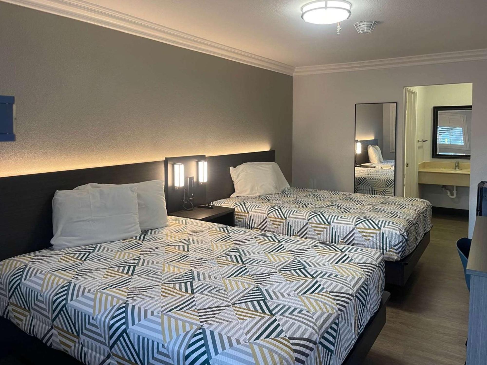 Queen Room Two Queen Beds Disability Access Non-Smoking