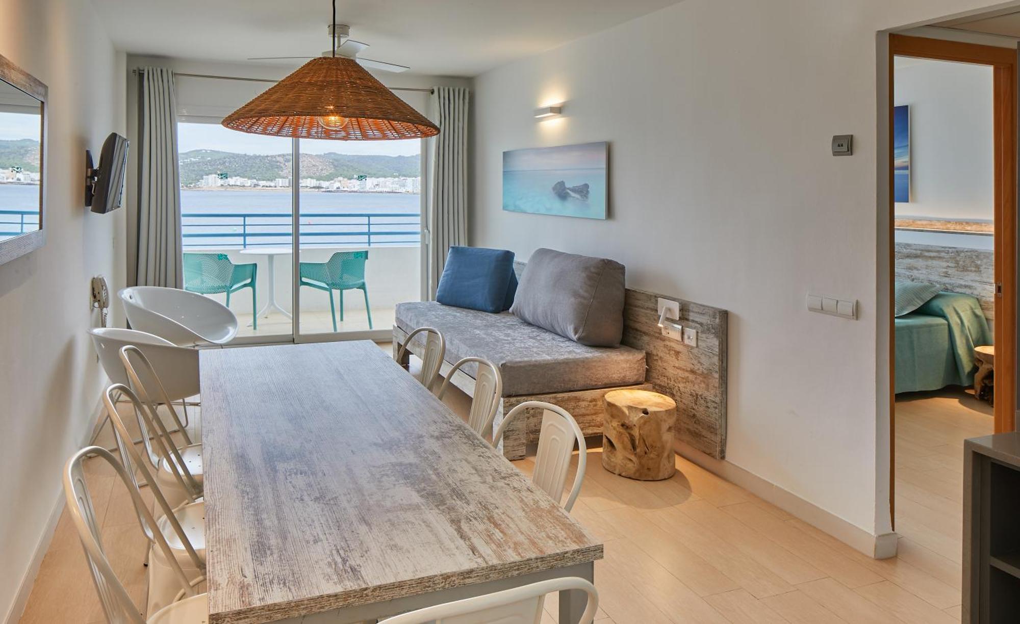 Three-Bedroom Apartment Balcony,1538827843:JPEG