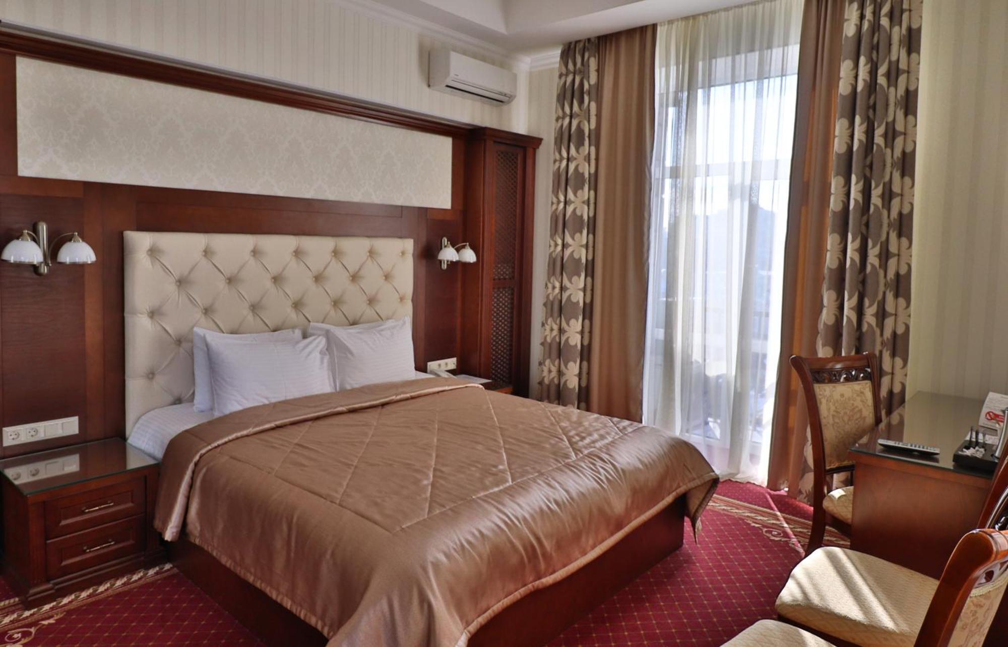 Executive Suite,1538900095:JPEG