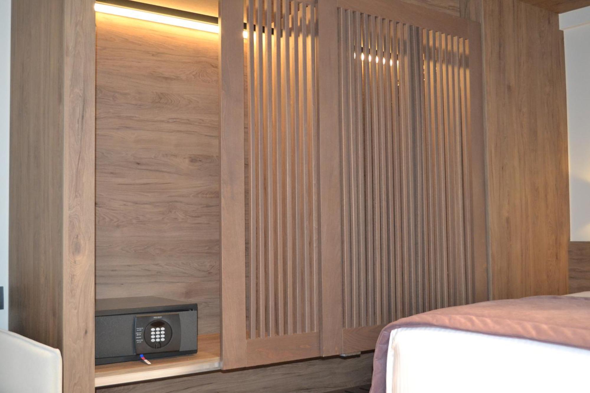 Elegant Suite,1538955865:JPEG