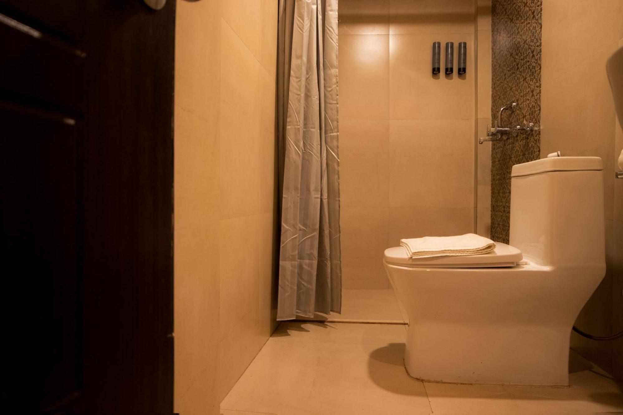 Deluxe Partial View Room