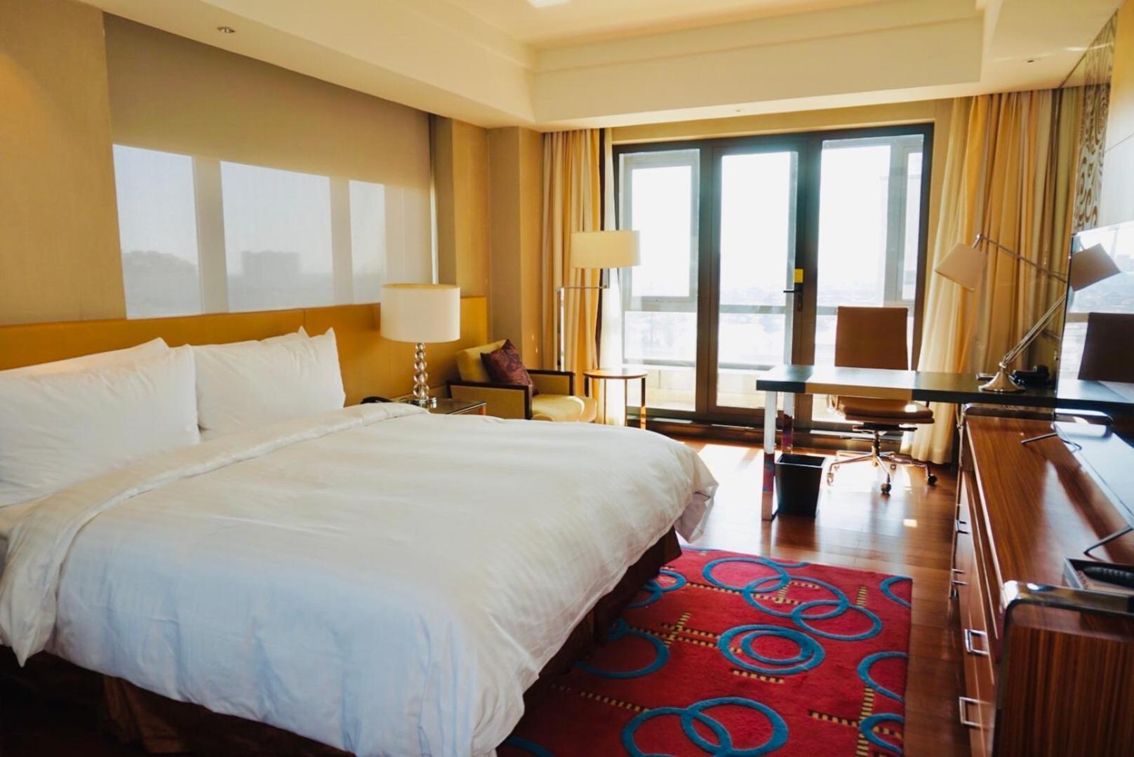 Large One-Bedroom Apartment + 116㎡ + private bedroom + private living room + open-plan kitchen + laundry room + complimentary high-speed internet