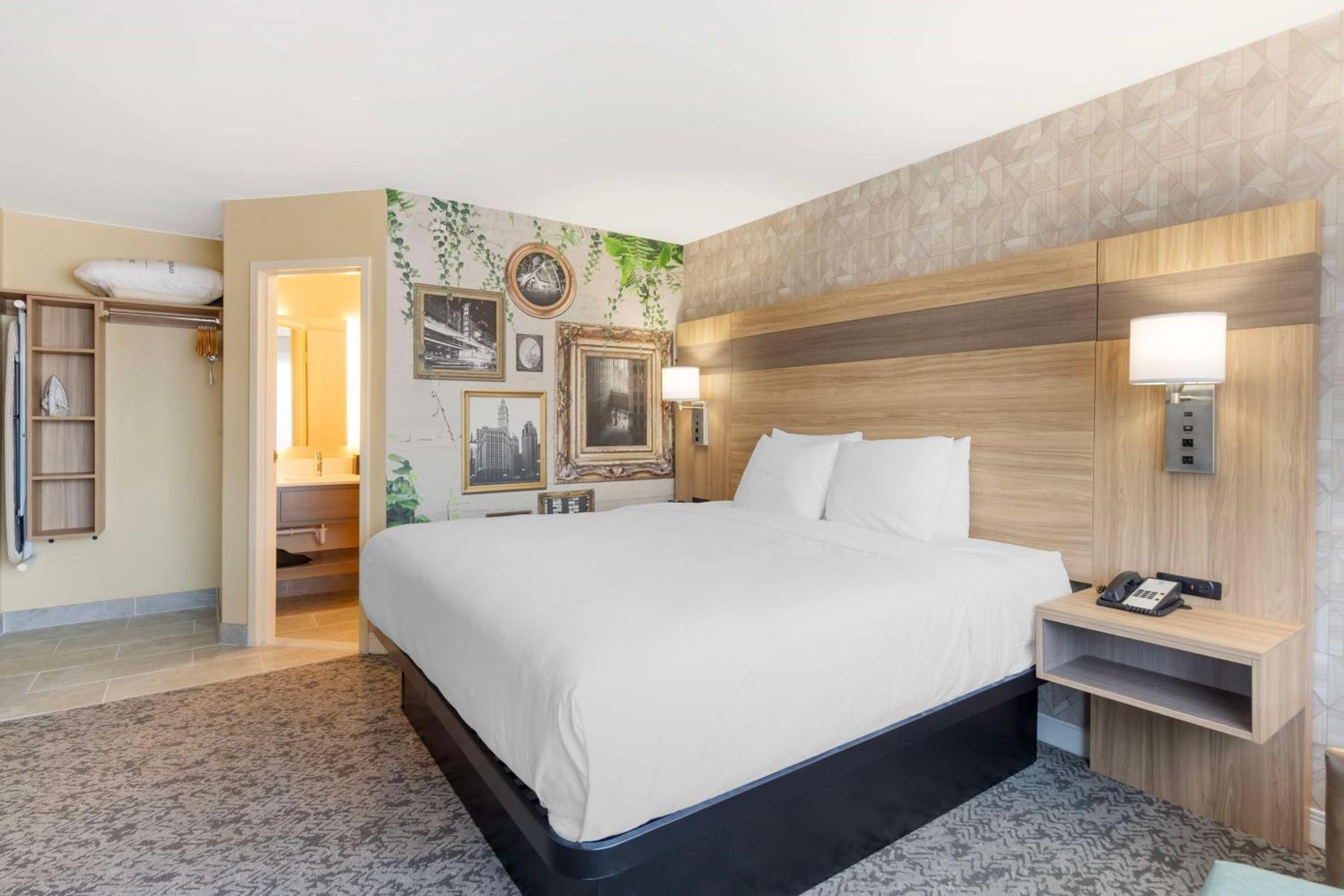 King Suite with Sofa Bed - Non-Smoking