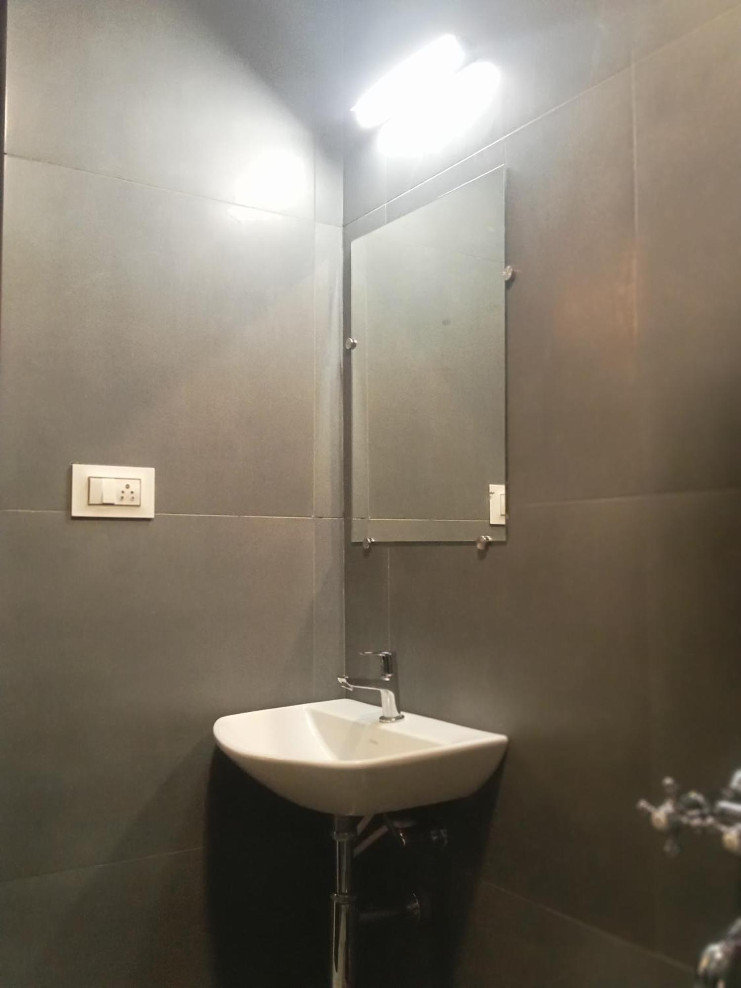Family Room Private Bathroom,1539192079:JPEG