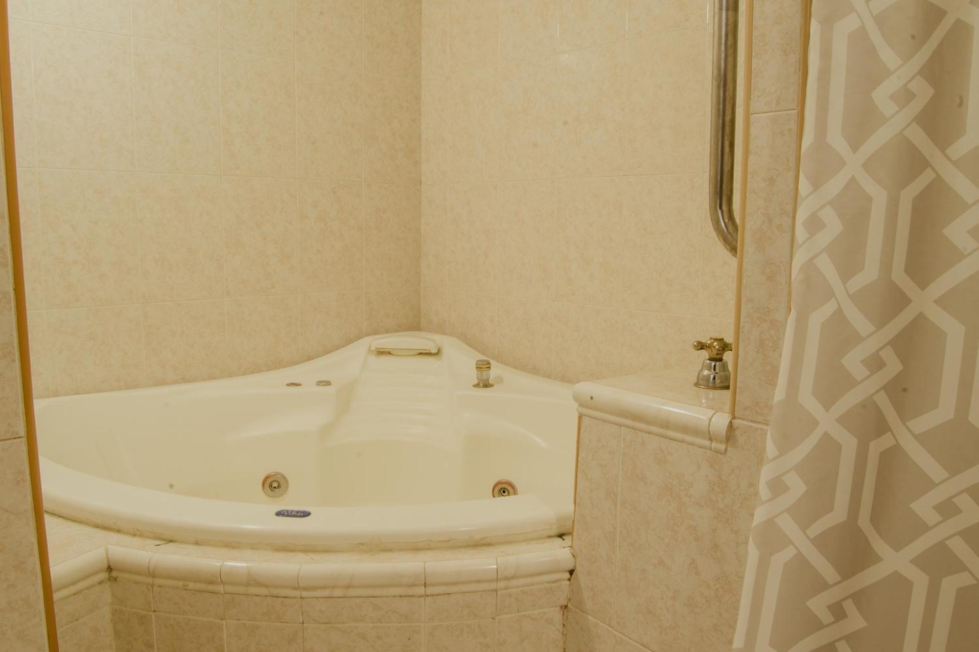 Deluxe Suite with Spa Bath