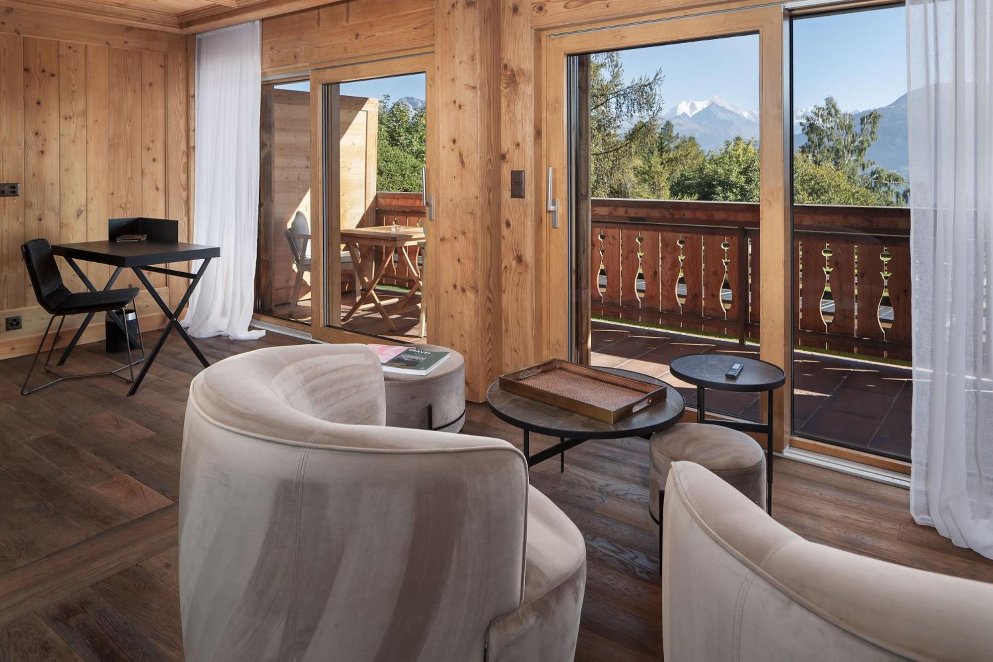 Suite mit Balkon und Bergblick