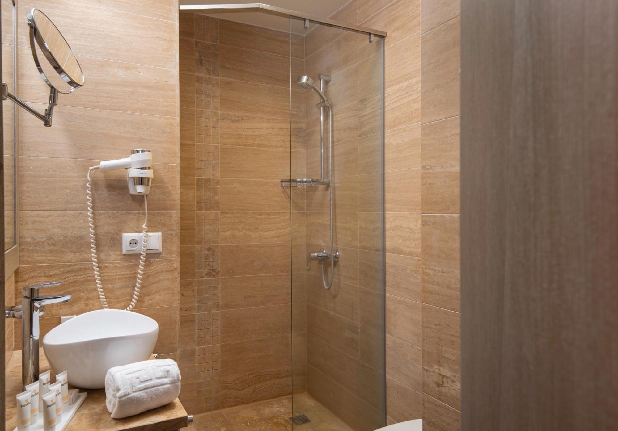 Standard Double or Twin Room,1539295519:JPEG