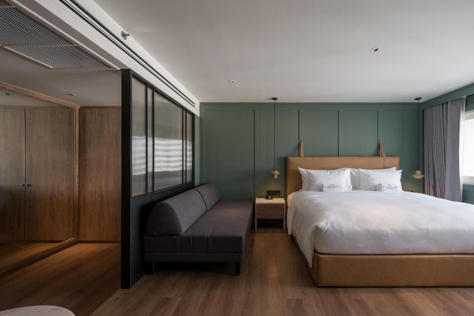 Executive Suite,1539303943:JPEG
