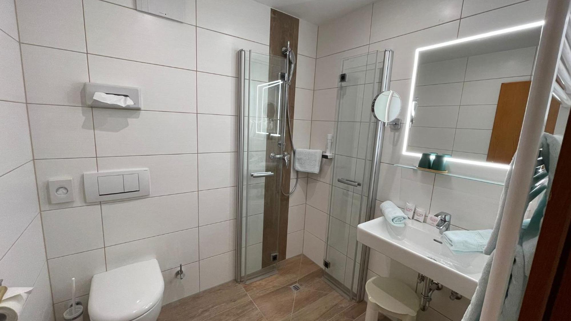 Apartment A,1539600811:JPEG