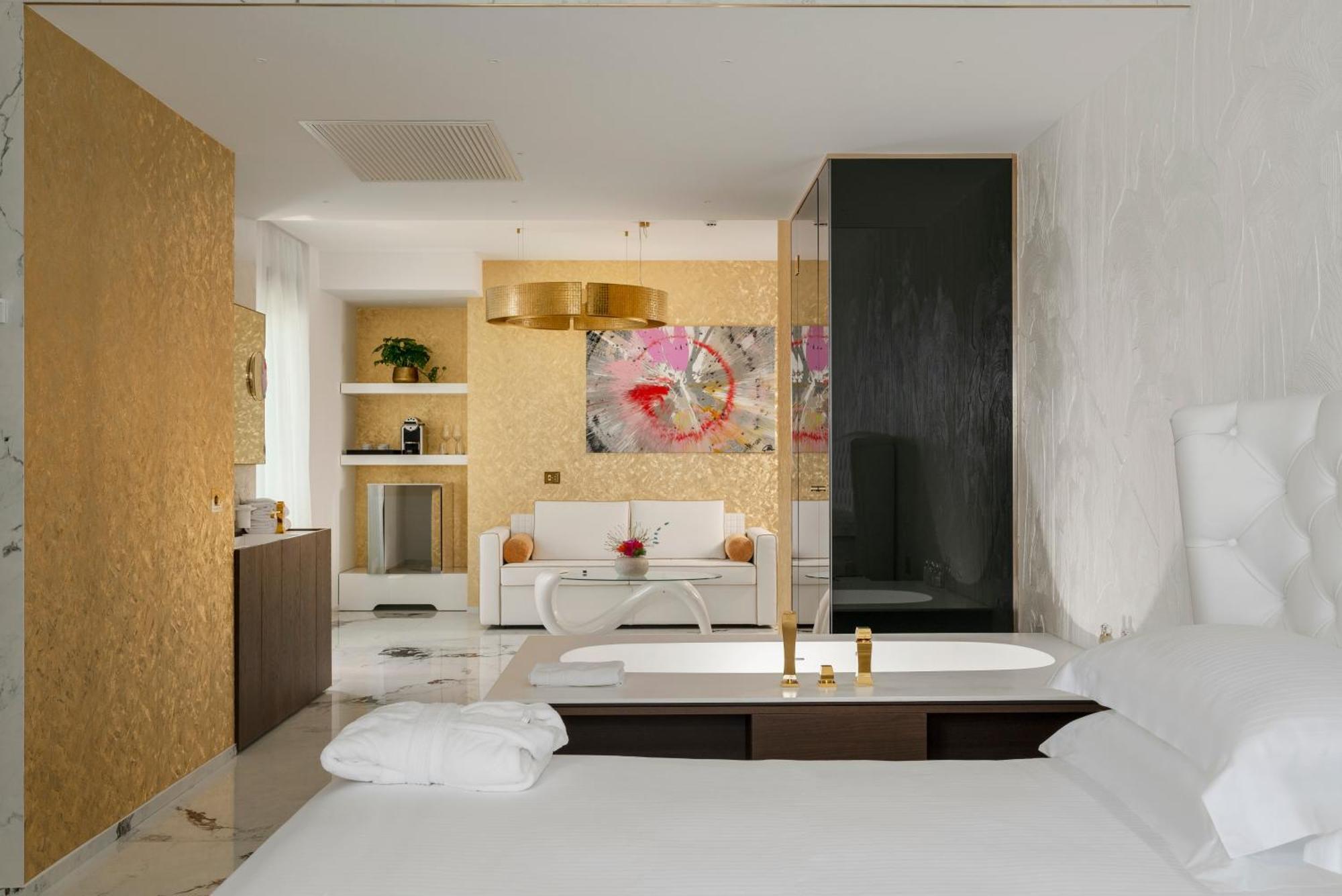Loft Suite with balcony and frontal sea view
