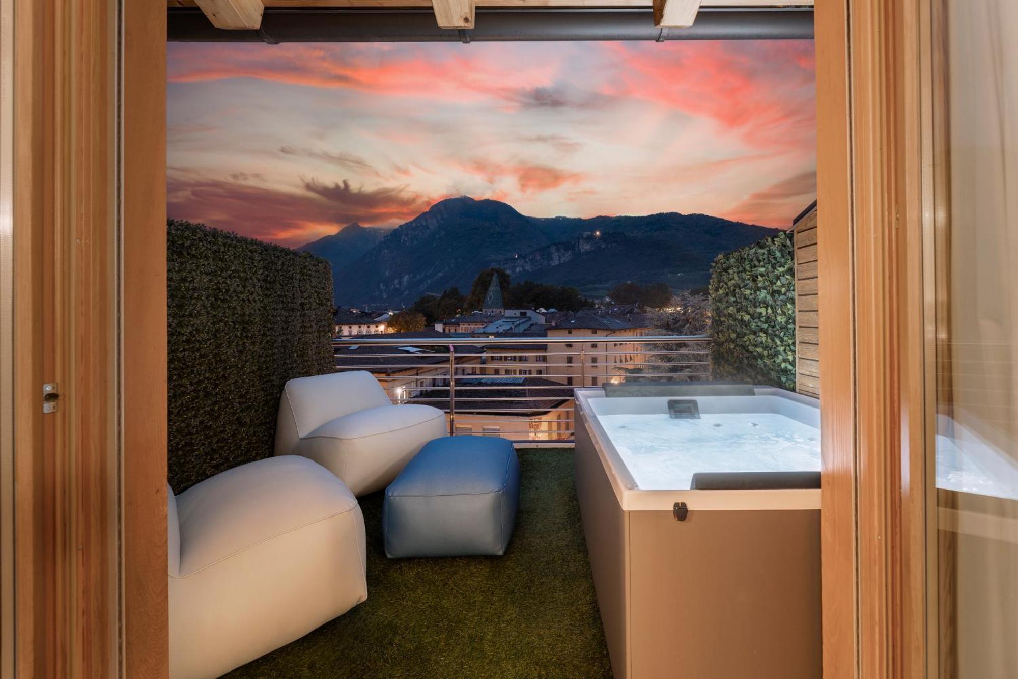 Junior Suite Hot Tub