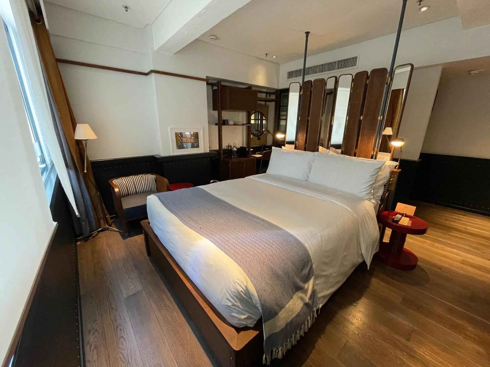Medium Room Queen Bed,1539649690:JPEG