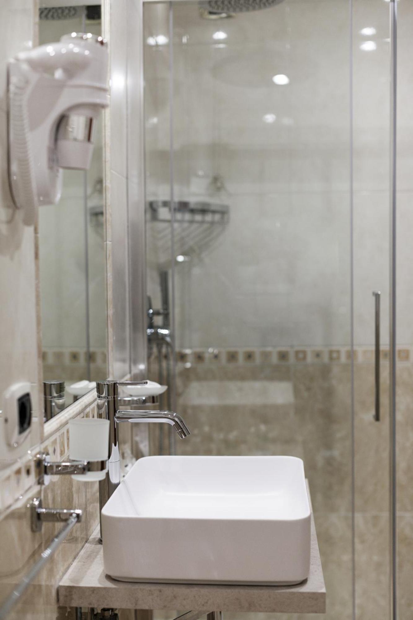 Suite with City View,1539683920:JPEG