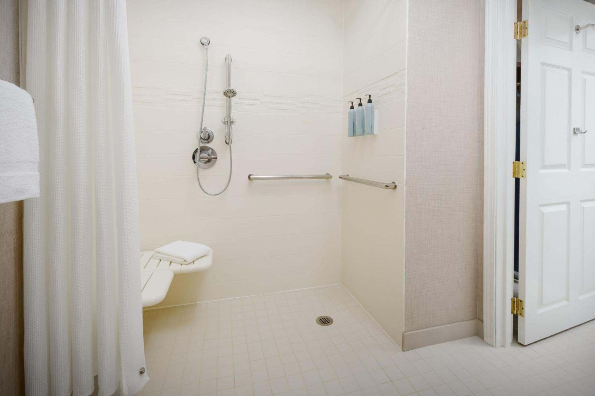 Two-Bedroom Queen Suite
