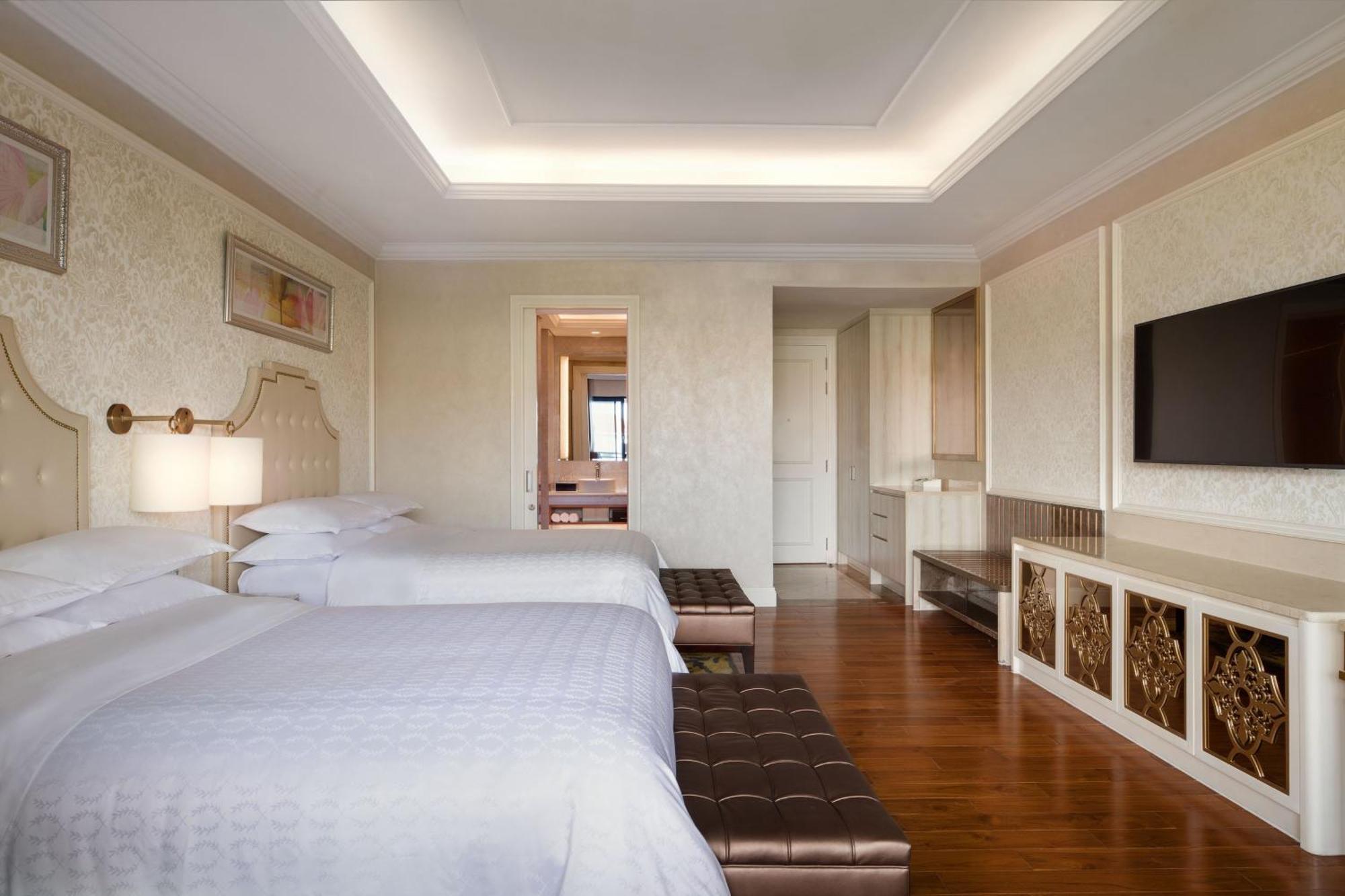 Deluxe with Balcony, Guest room, 2 Twins, Partial Sea View