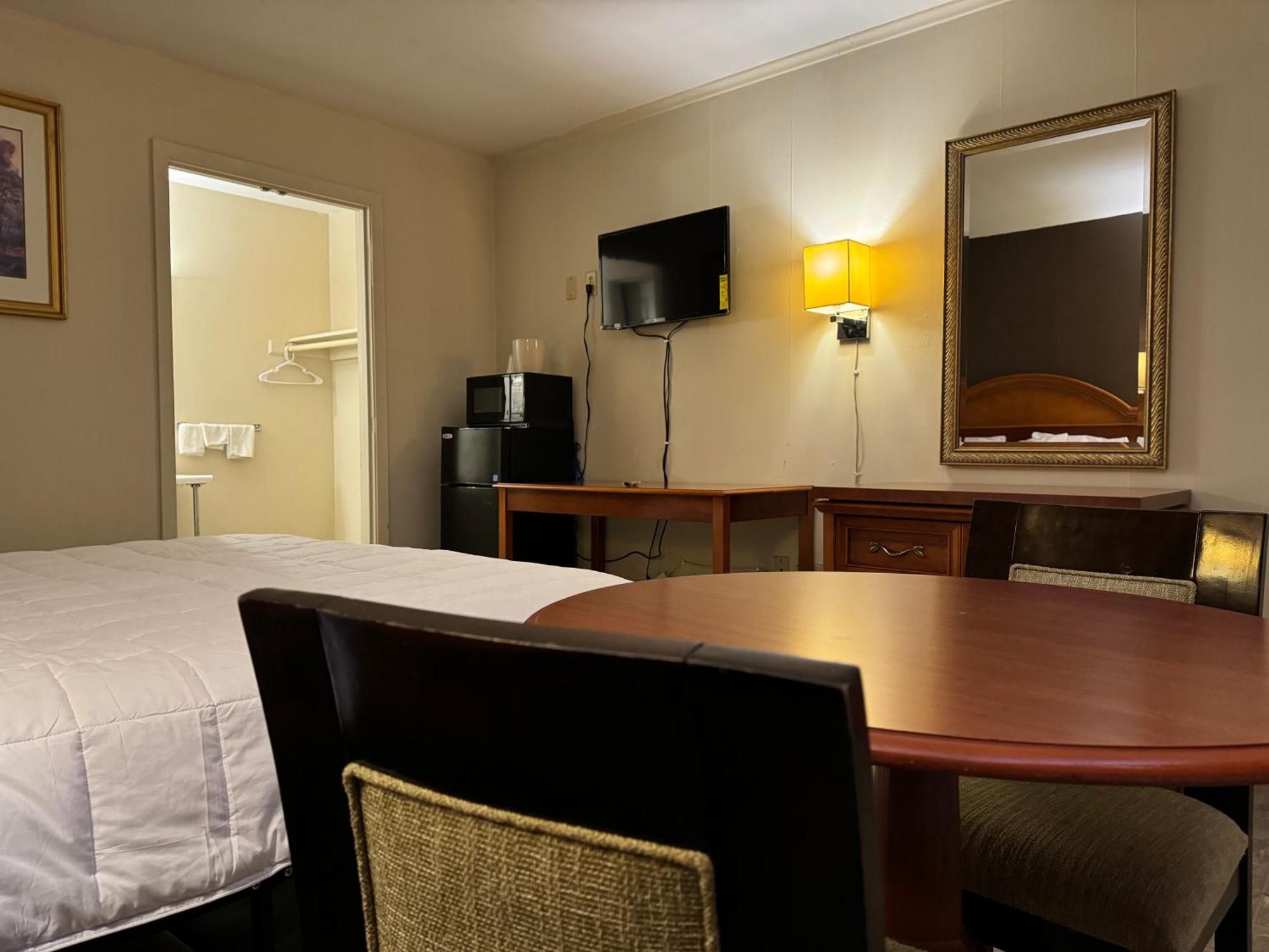 Deluxe Room (2 Adults + 1 Child)