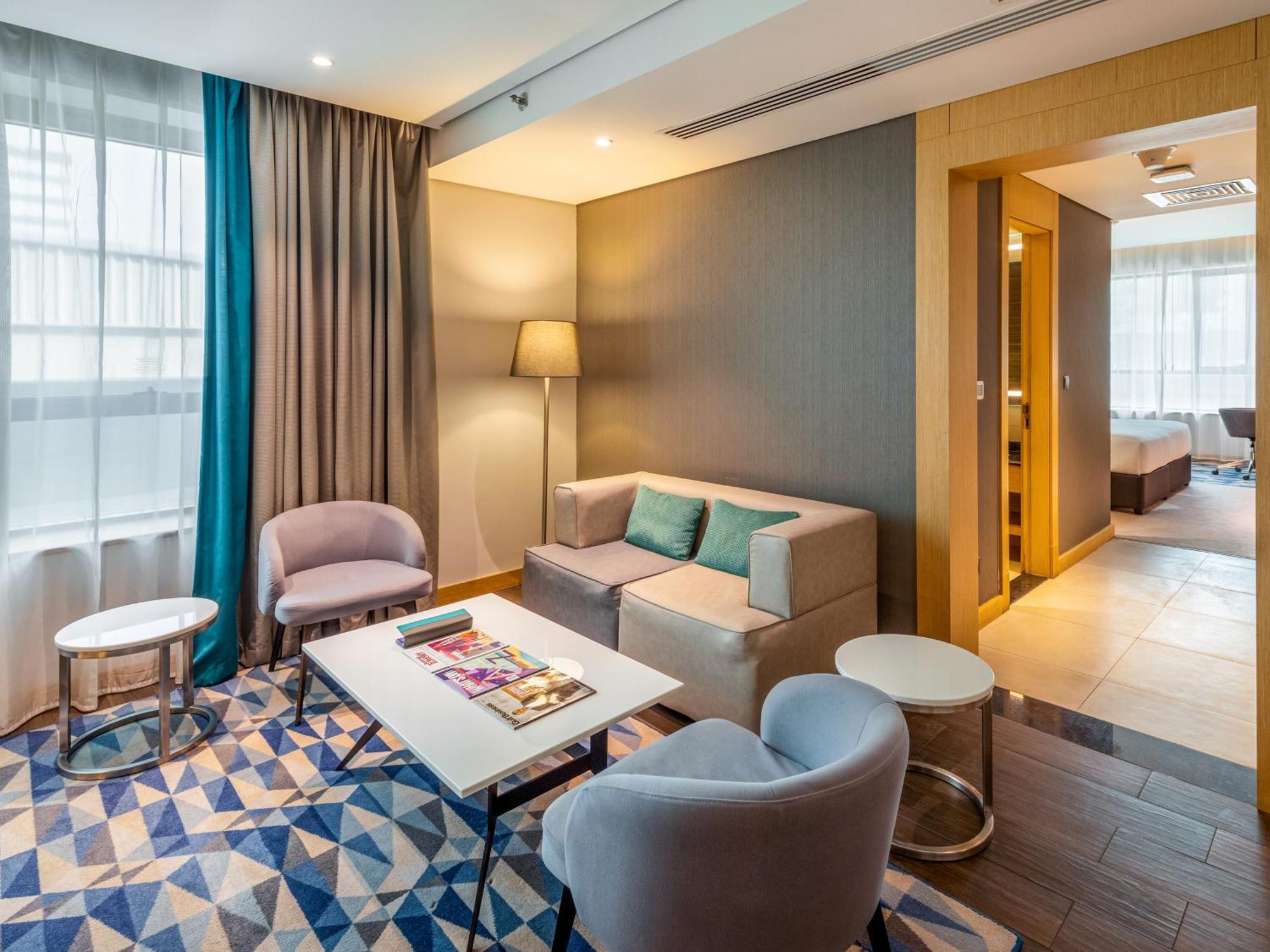 Executive Suite,1540231981:JPEG