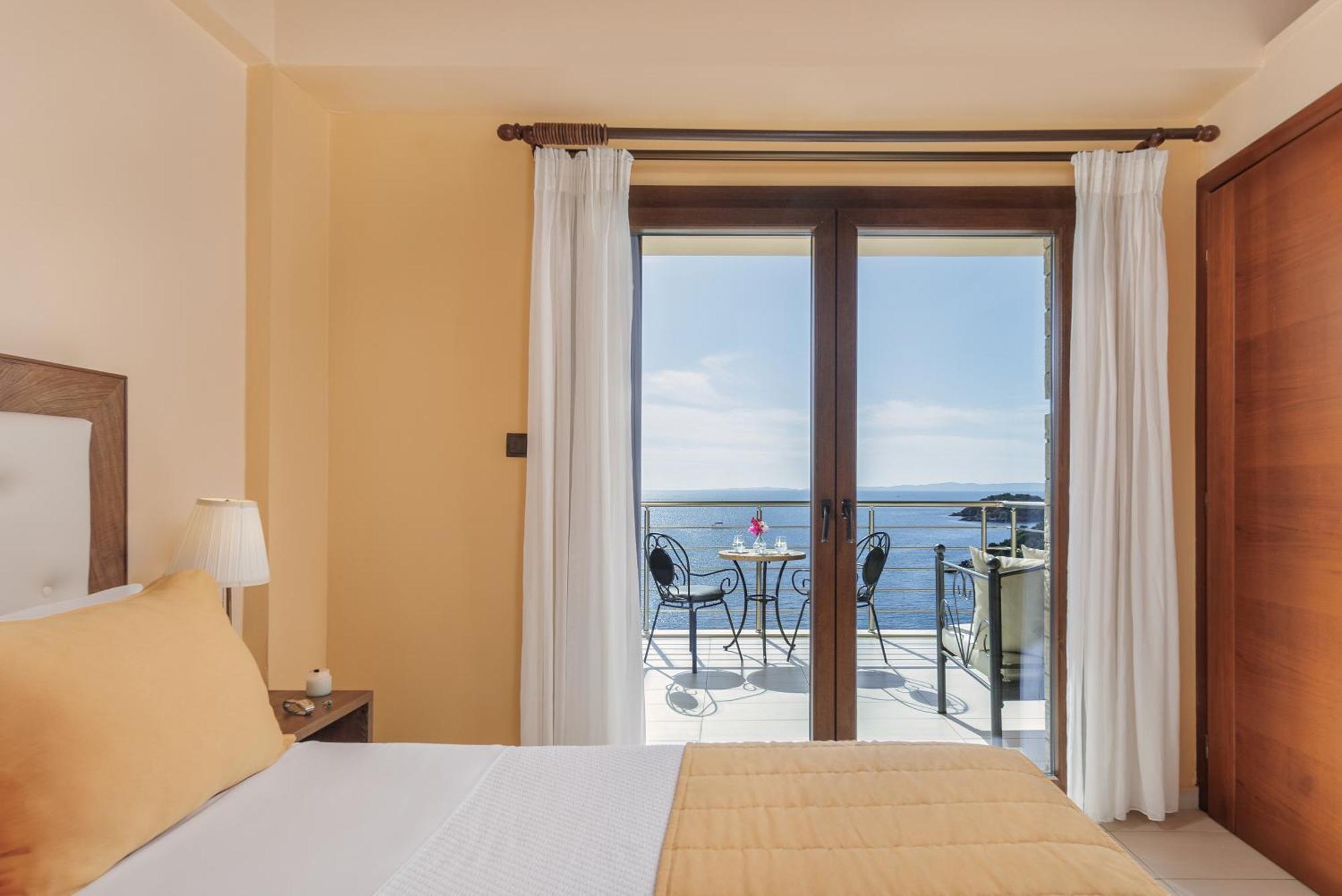 Superior Double Room with Balcony and Sea View