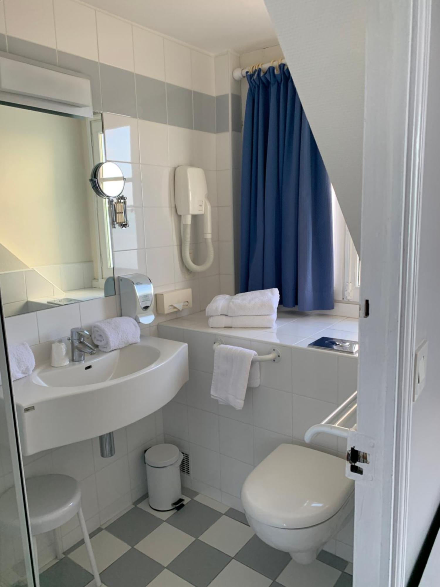 Double or Twin Room with Sea View without Balcony