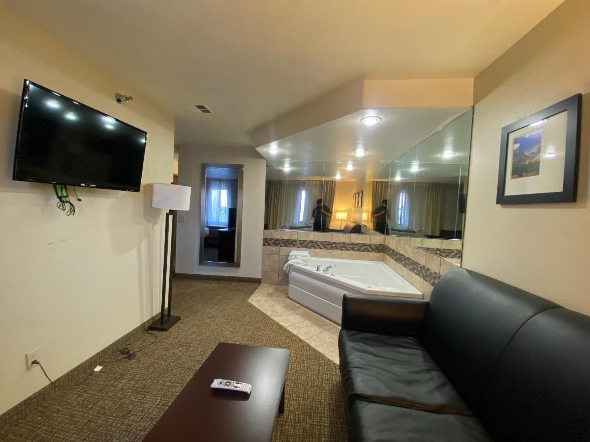 King Suite with Sofa Bed - Non-Smoking