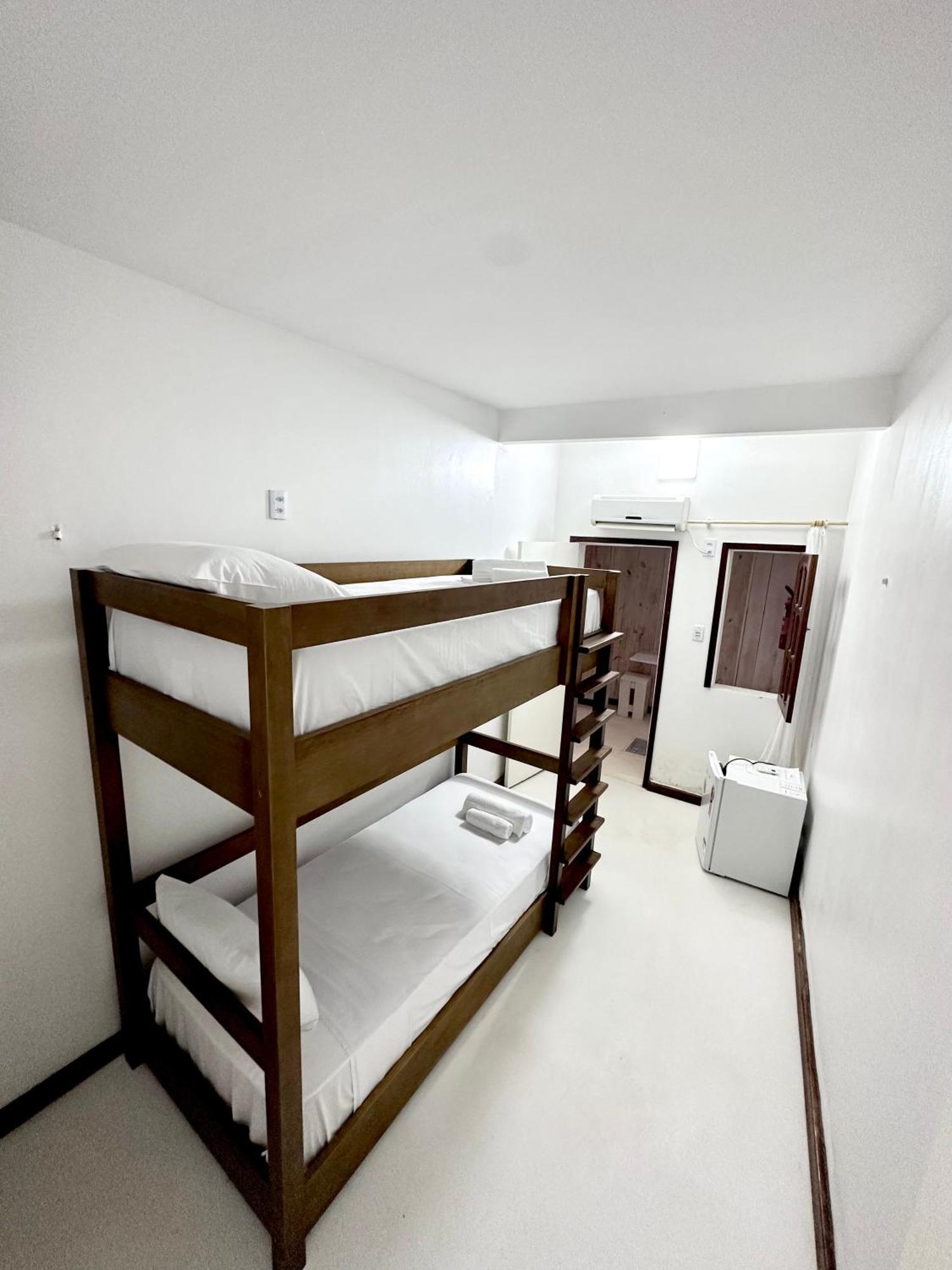 Quarto com 2 Camas de Solteiro