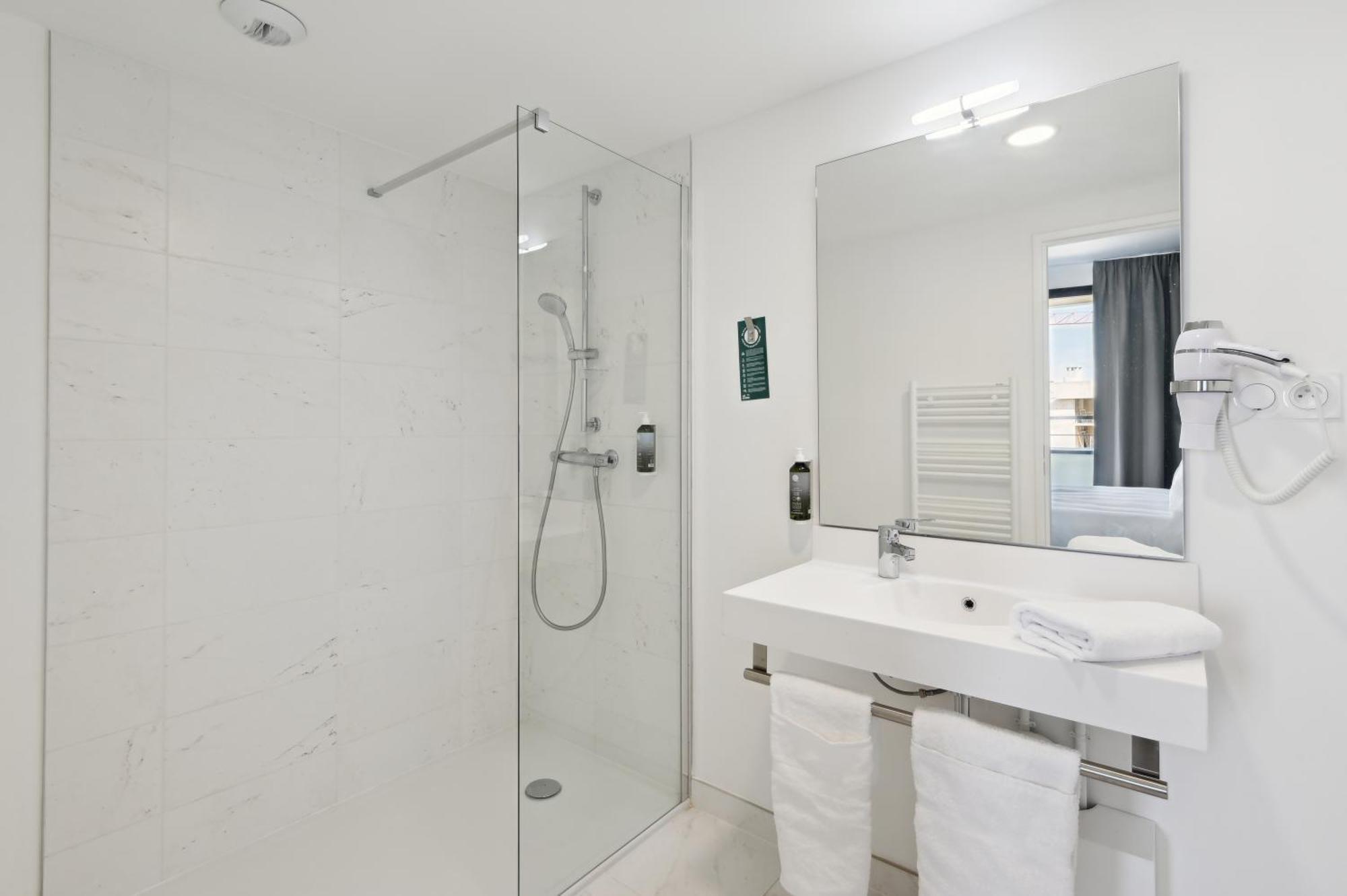 Large Comfort Studio (One Double Bed and Sofa bed or One Bunk Cabin Beds) - Balcony