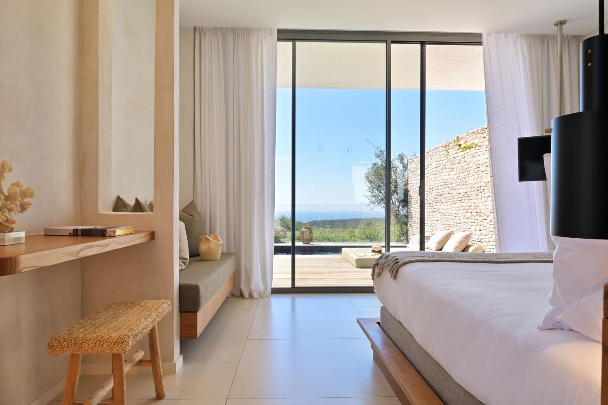 Deluxe Suite with Private Pool and Sea View
