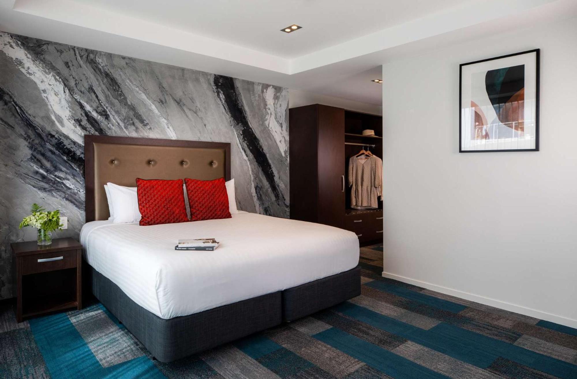 Executive King Suite,1540210978:JPEG