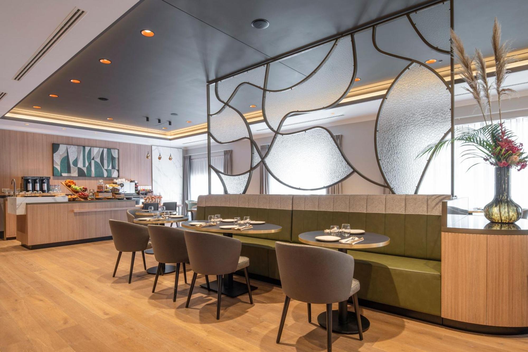 Signature Suite Club Lounge Access