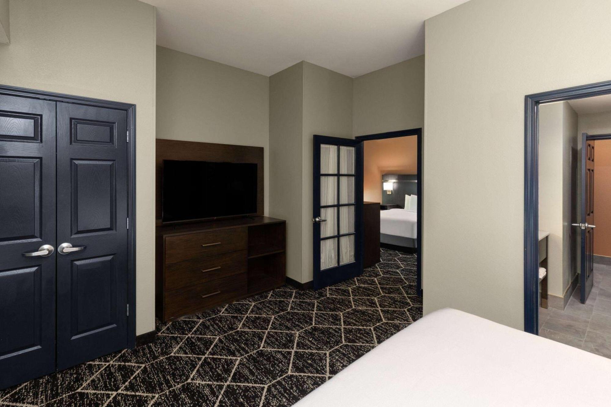 Triple Room with One King Bed and One Queen Bed - Non-Smoking