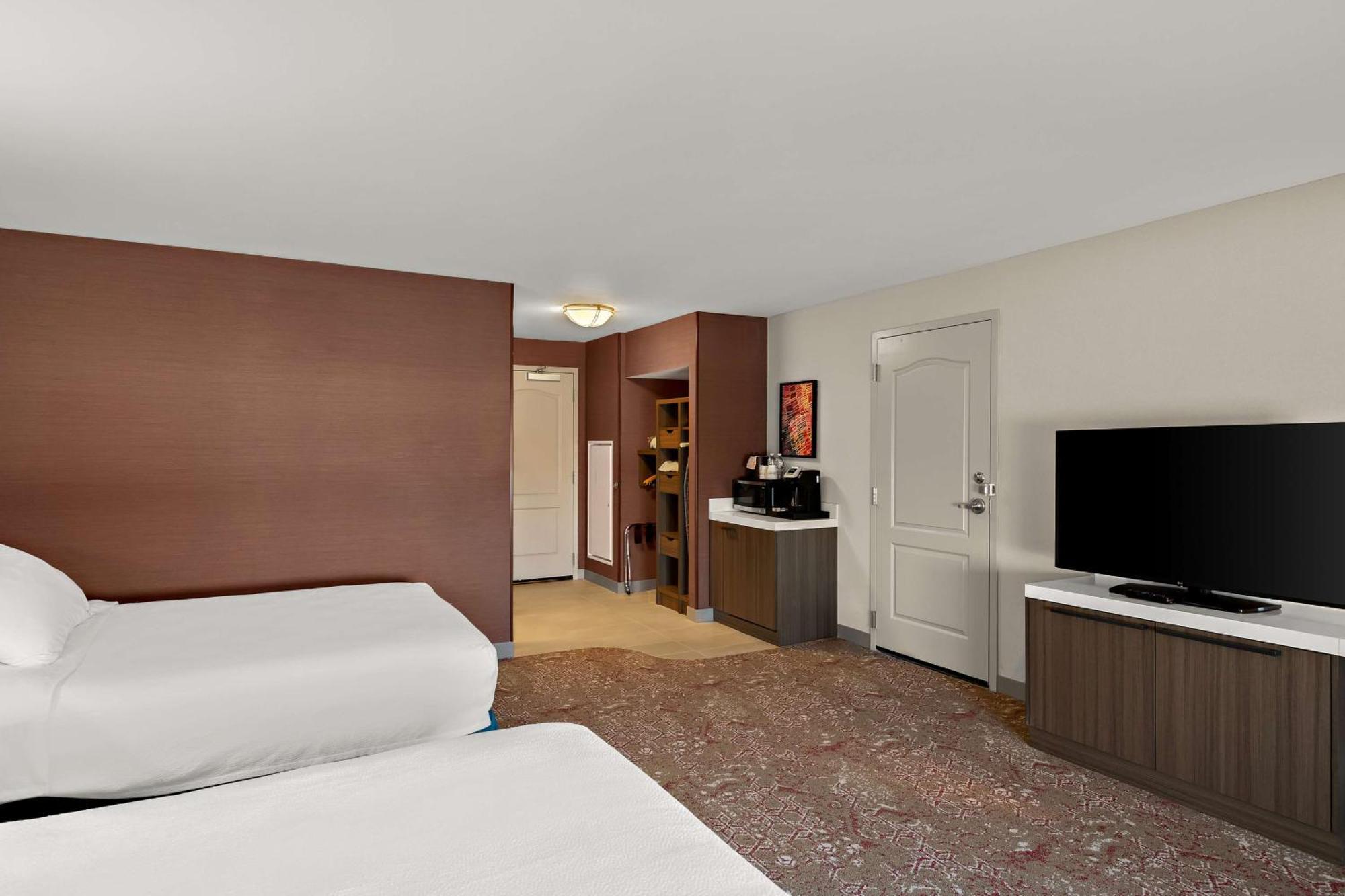 Queen Room with Two Queen Beds - Mobility and Hearing Access