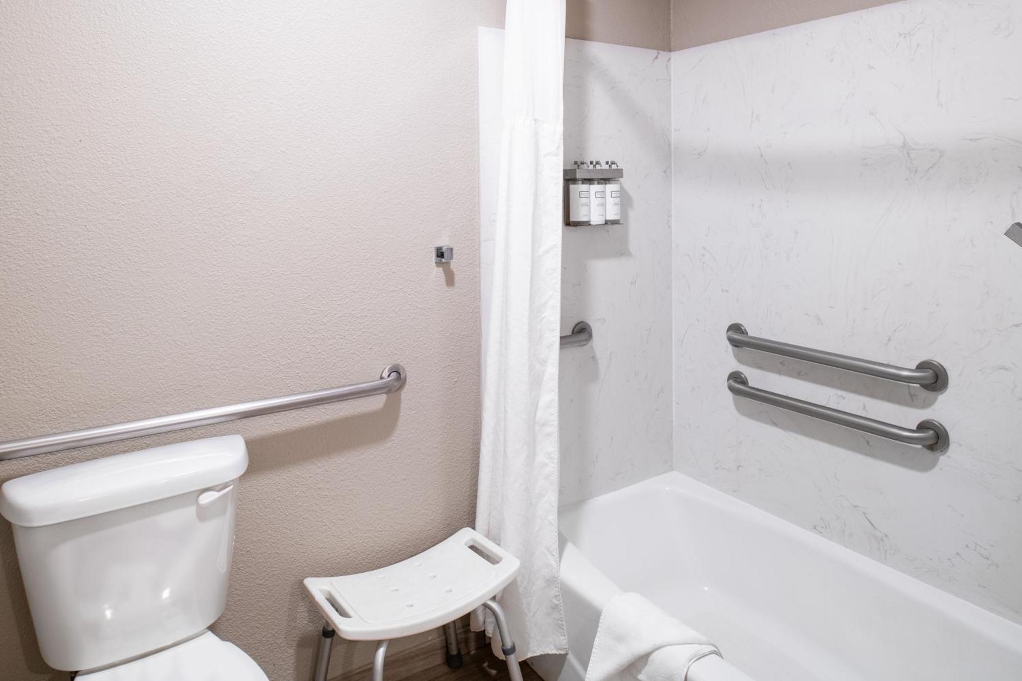 Chambre avec 2 Lits Queen-Size - Accessible aux Personnes à Mobilité Réduite