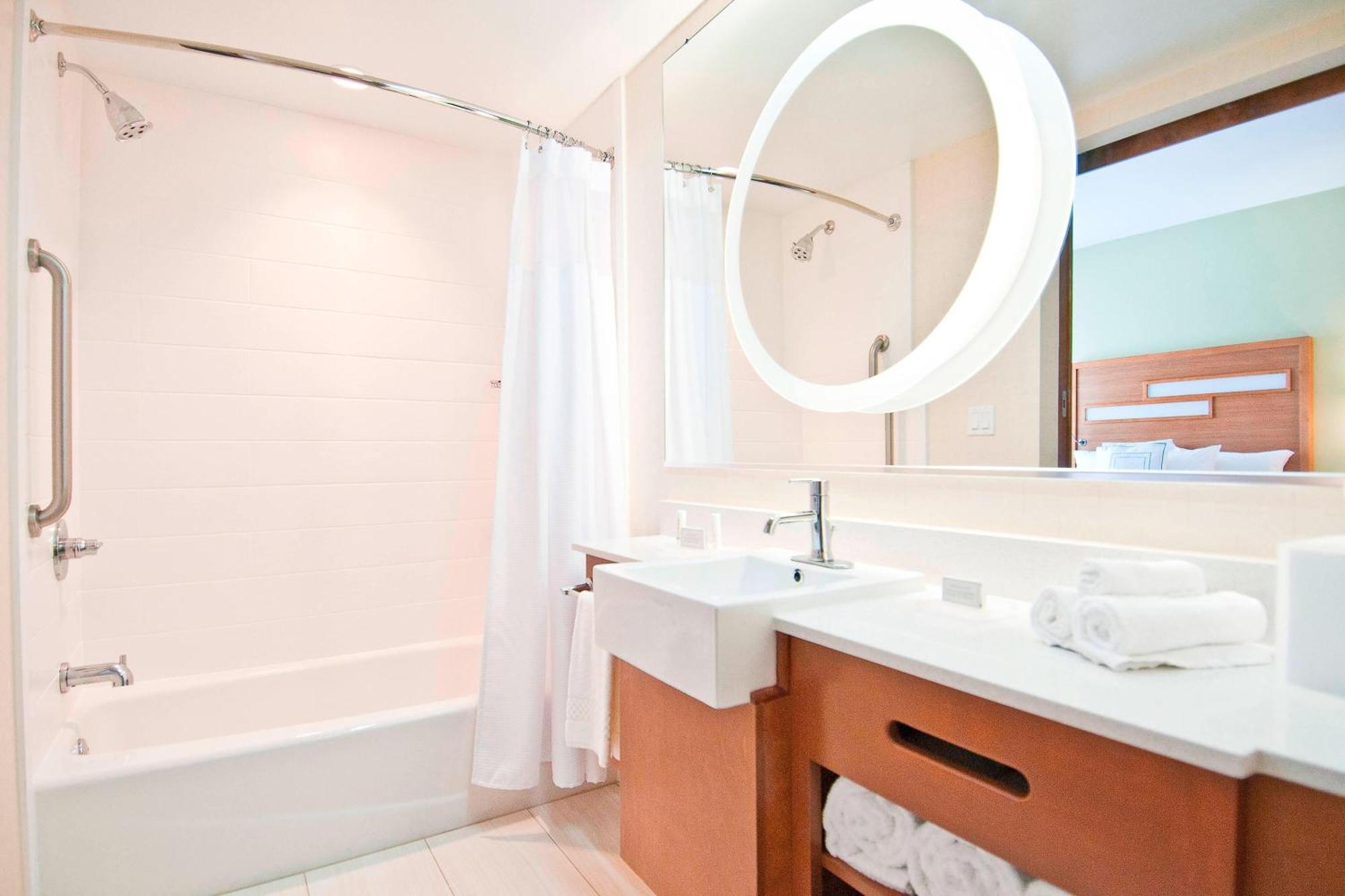 King Suite with Sofa Bed - Hearing Accessible