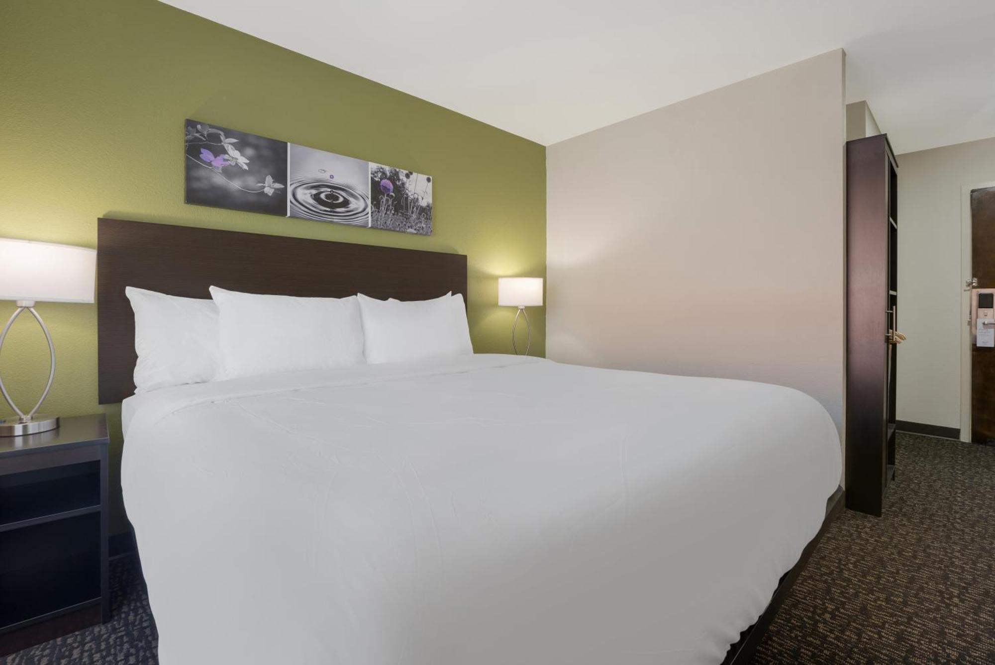 King Room - Accessible/Non-Smoking