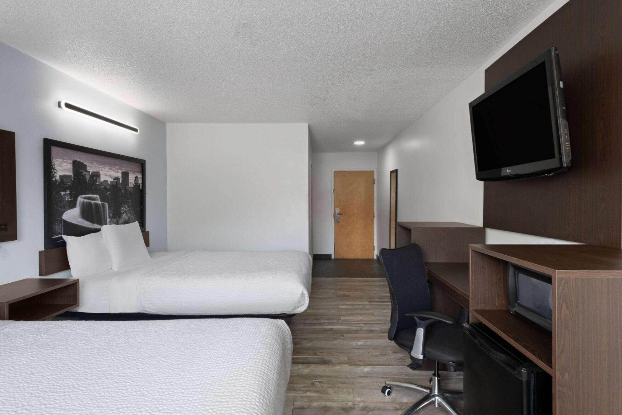 Queen Room with Two Queen Beds - Non- Smoking