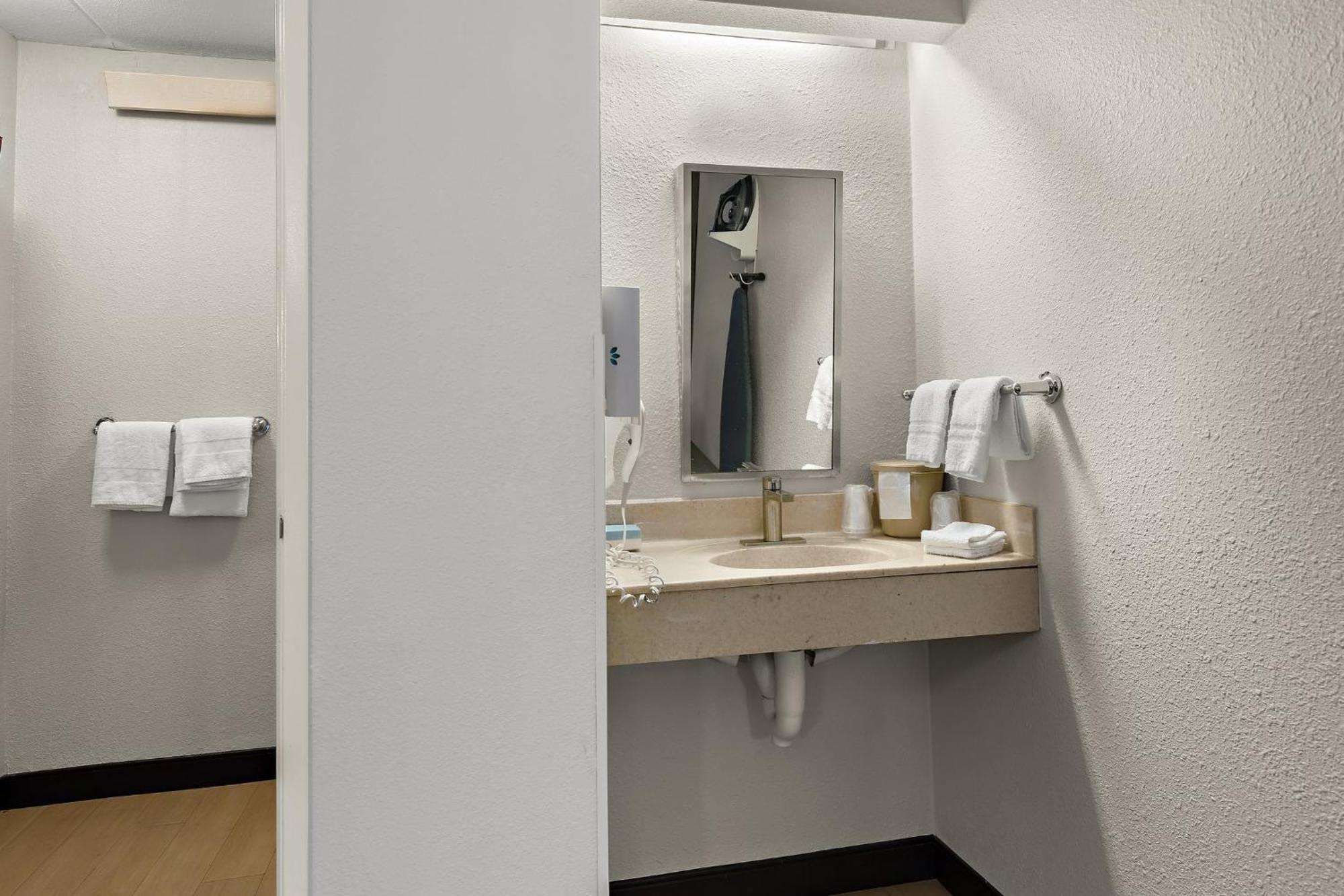 Superior King Room Disability Access Roll-In Shower Smoke Free